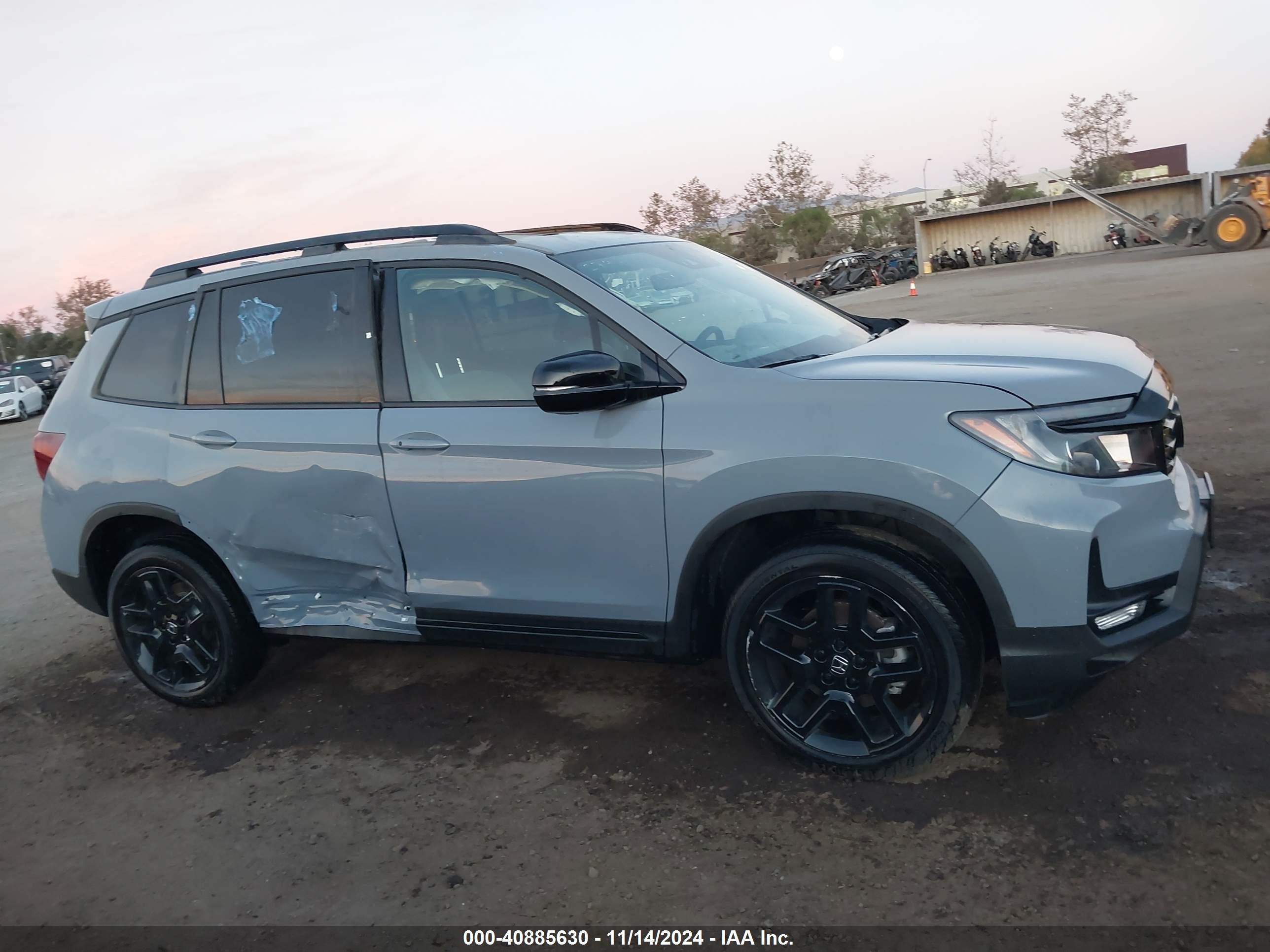 2024 Honda Passport Awd Black Gray vin: 5FNYF8H84RB009762