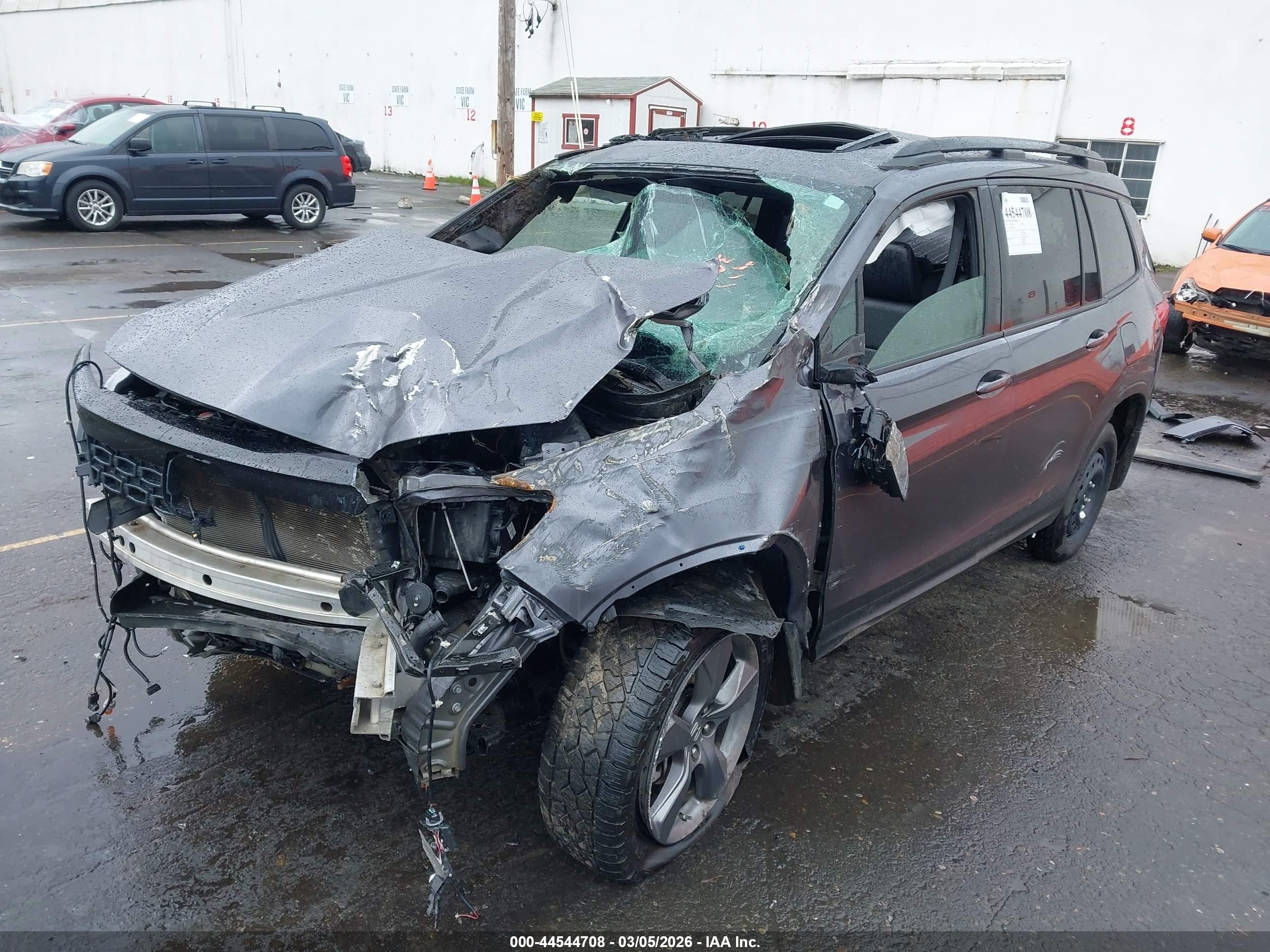 2019 Honda Passport Touring Gray vin: 5FNYF8H90KB025939