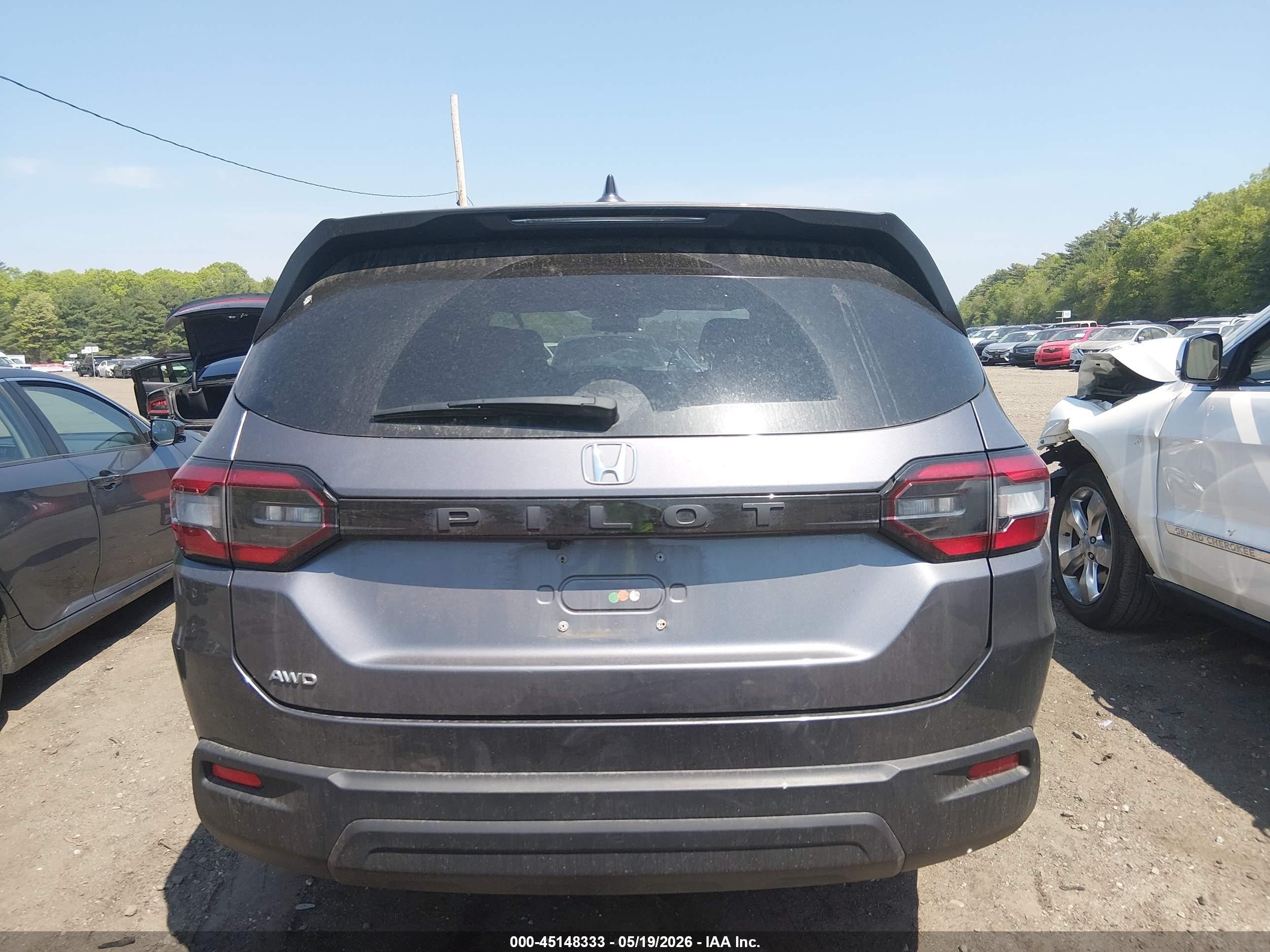 2023 Honda Pilot Awd Lx Gray vin: 5FNYG1H28PB020714