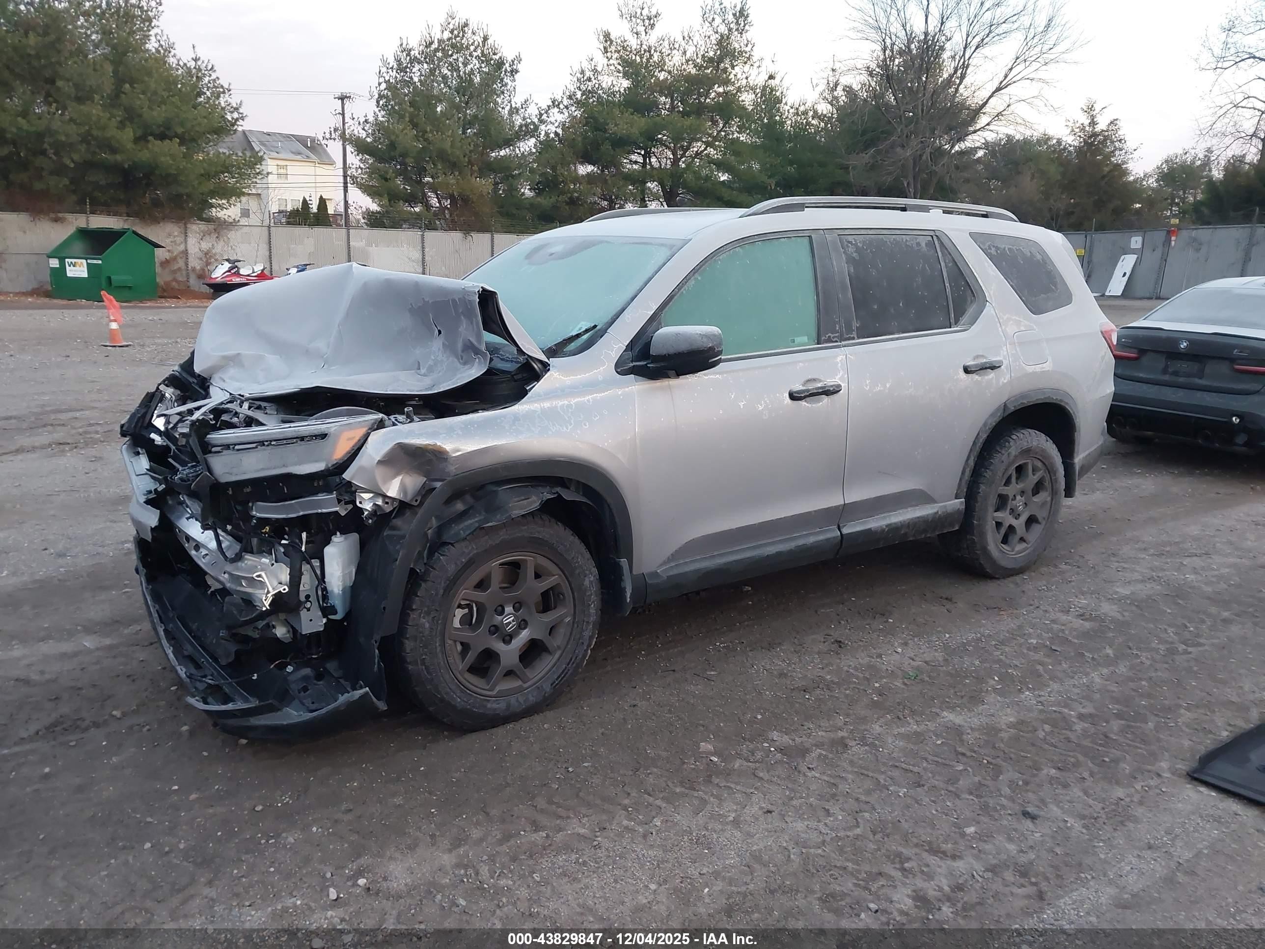 2025 Honda Pilot Trailsport Gray vin: 5FNYG1H64SB155569