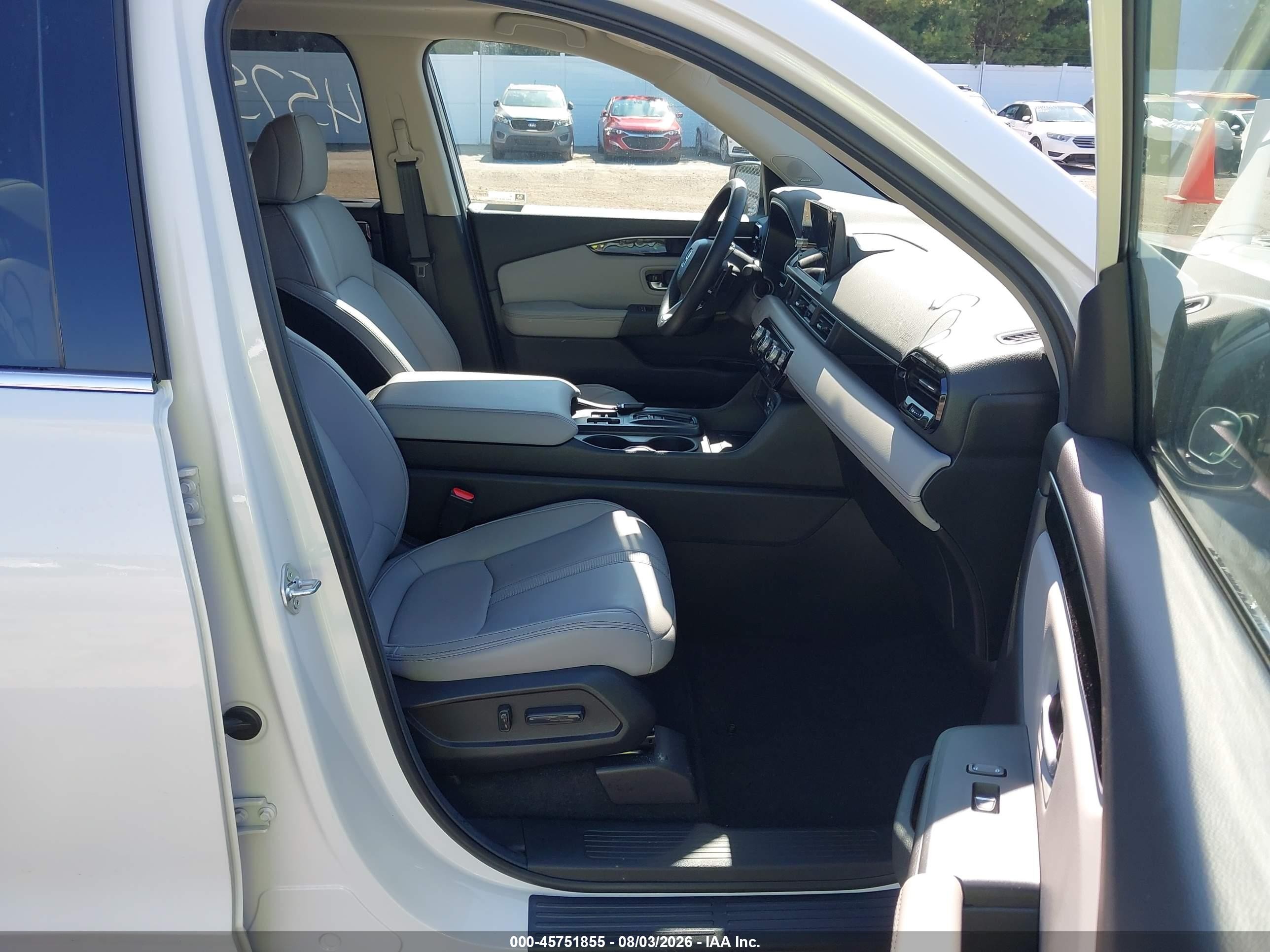 2025 Honda Pilot Touring White vin: 5FNYG1H74SB188435