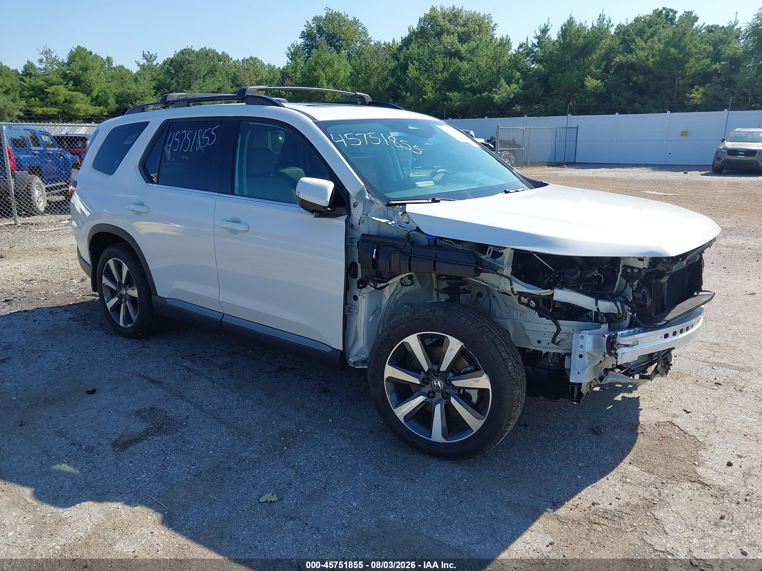 2025 Honda Pilot Touring White vin: 5FNYG1H74SB188435