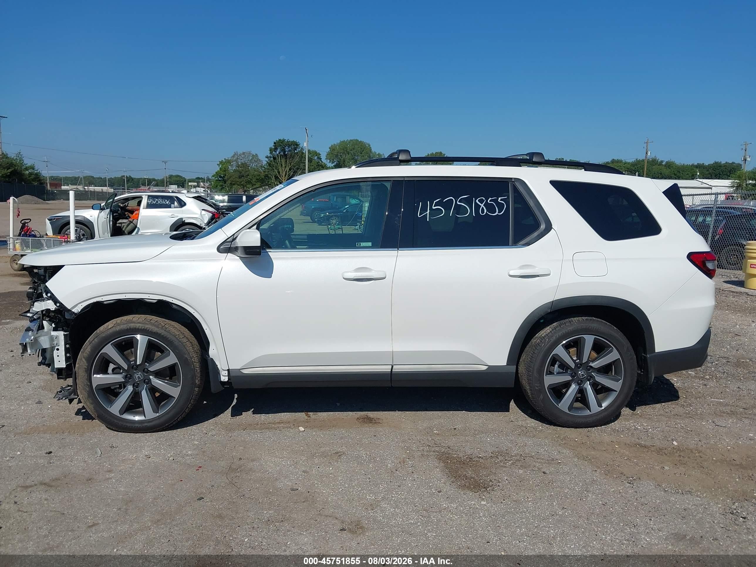 2025 Honda Pilot Touring White vin: 5FNYG1H74SB188435
