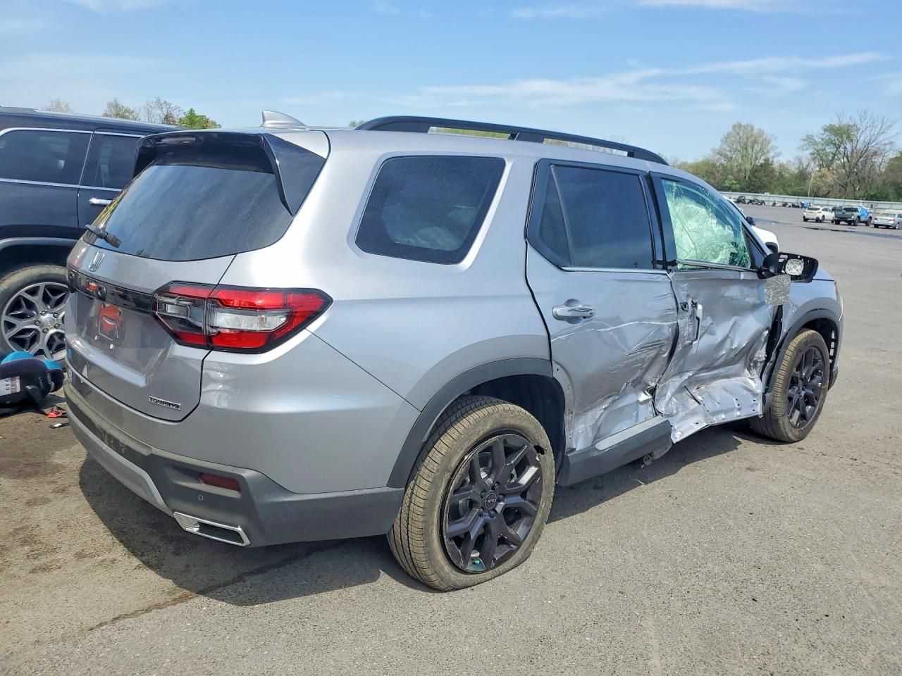 2025 Honda Pilot Touring Silver vin: 5FNYG1H77SB178272