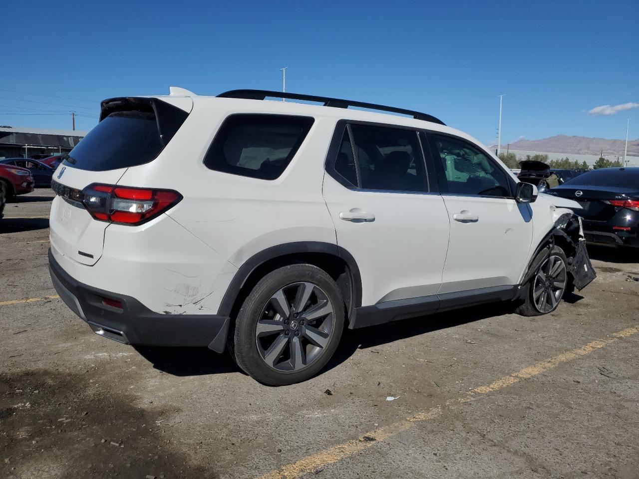 2025 Honda Pilot Touring Белый vin: 5FNYG1H78SB020409