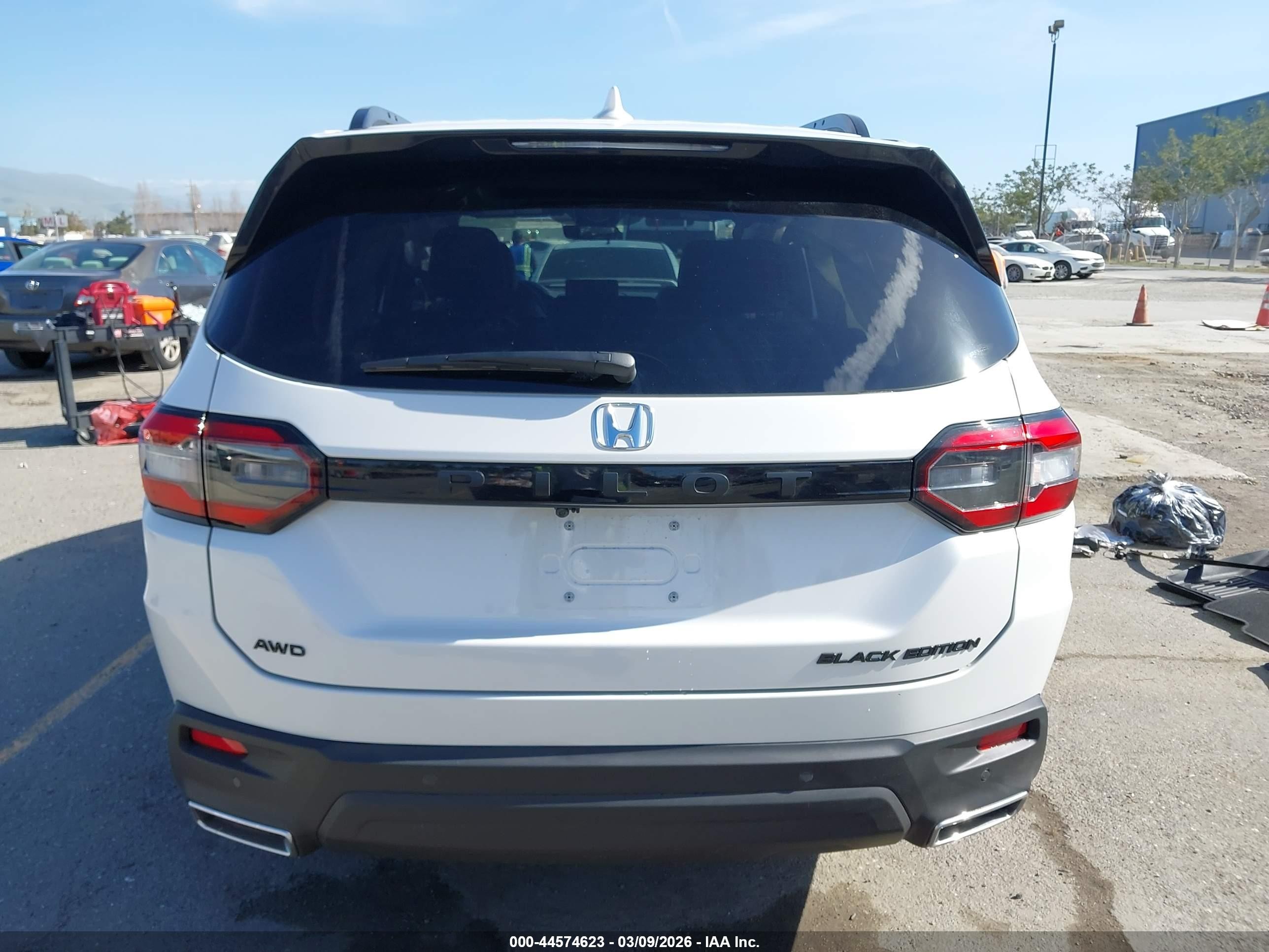 2025 Honda Pilot Black Edition White vin: 5FNYG1H99SB188349