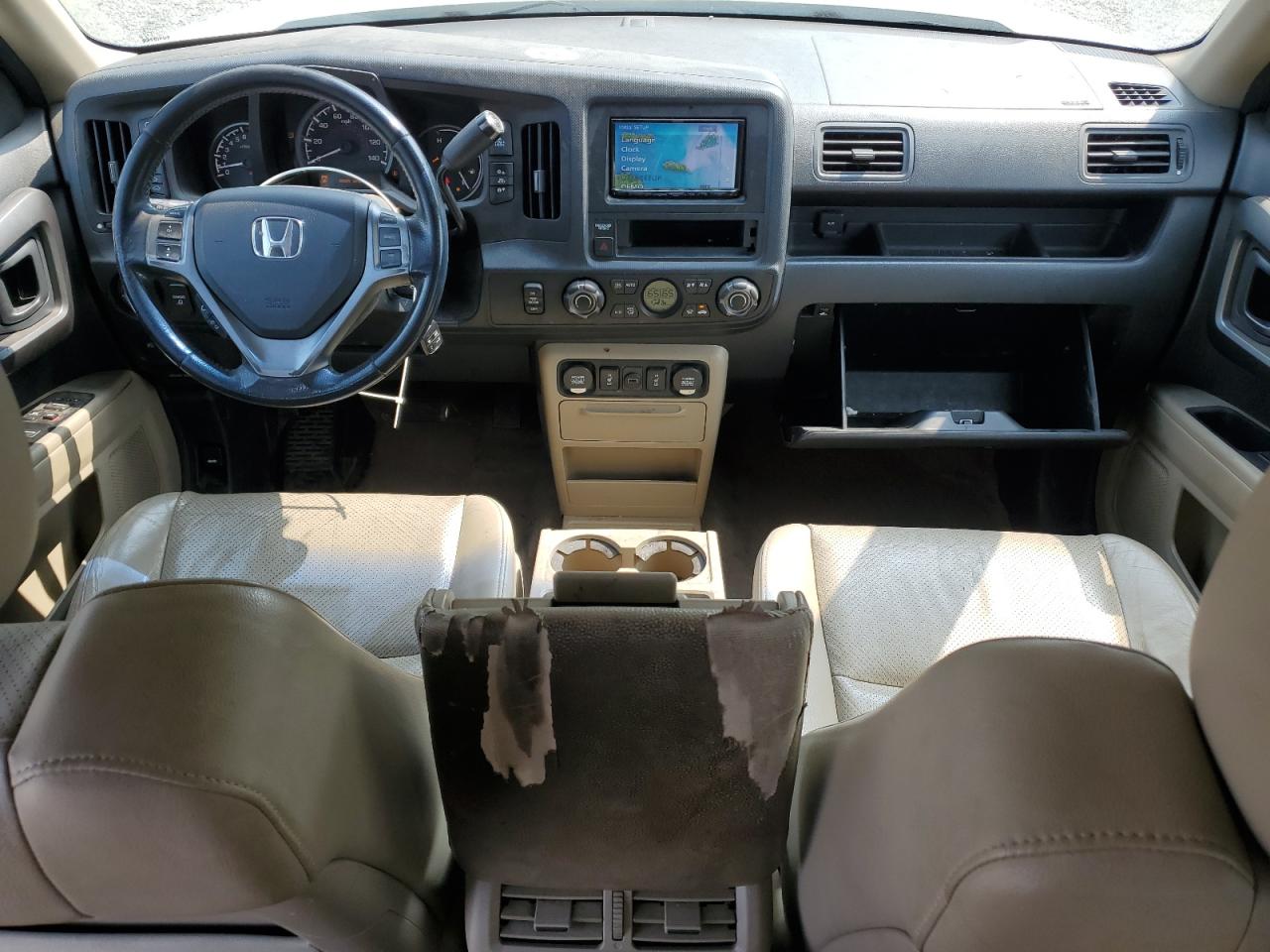 2009 Honda Ridgeline Rtl White vin: 5FPYK16509B105827 Damage: Front Center Armrest, Worn, Replacement Required