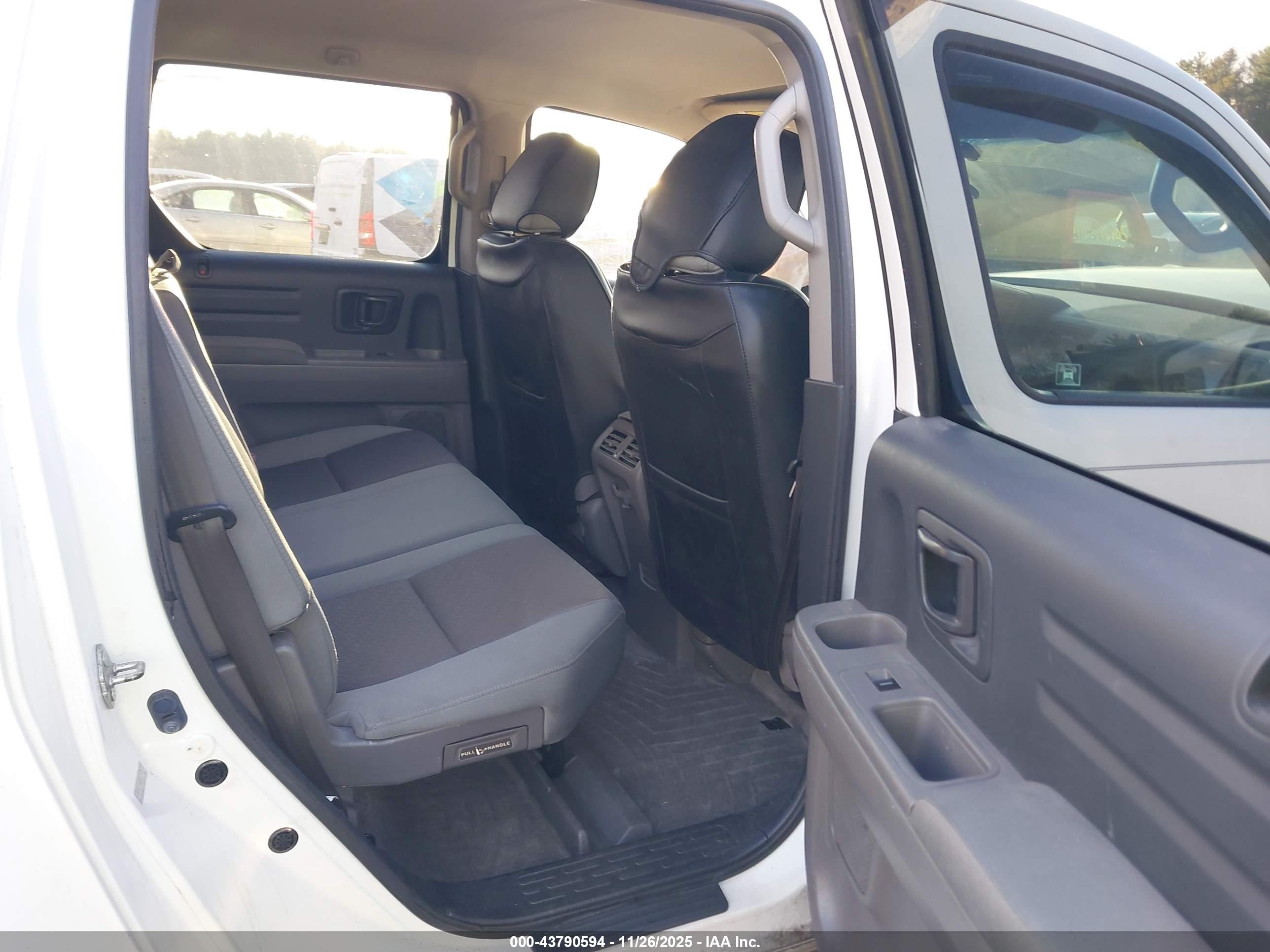 2011 Honda Ridgeline Rts White vin: 5FPYK1F44BB452493