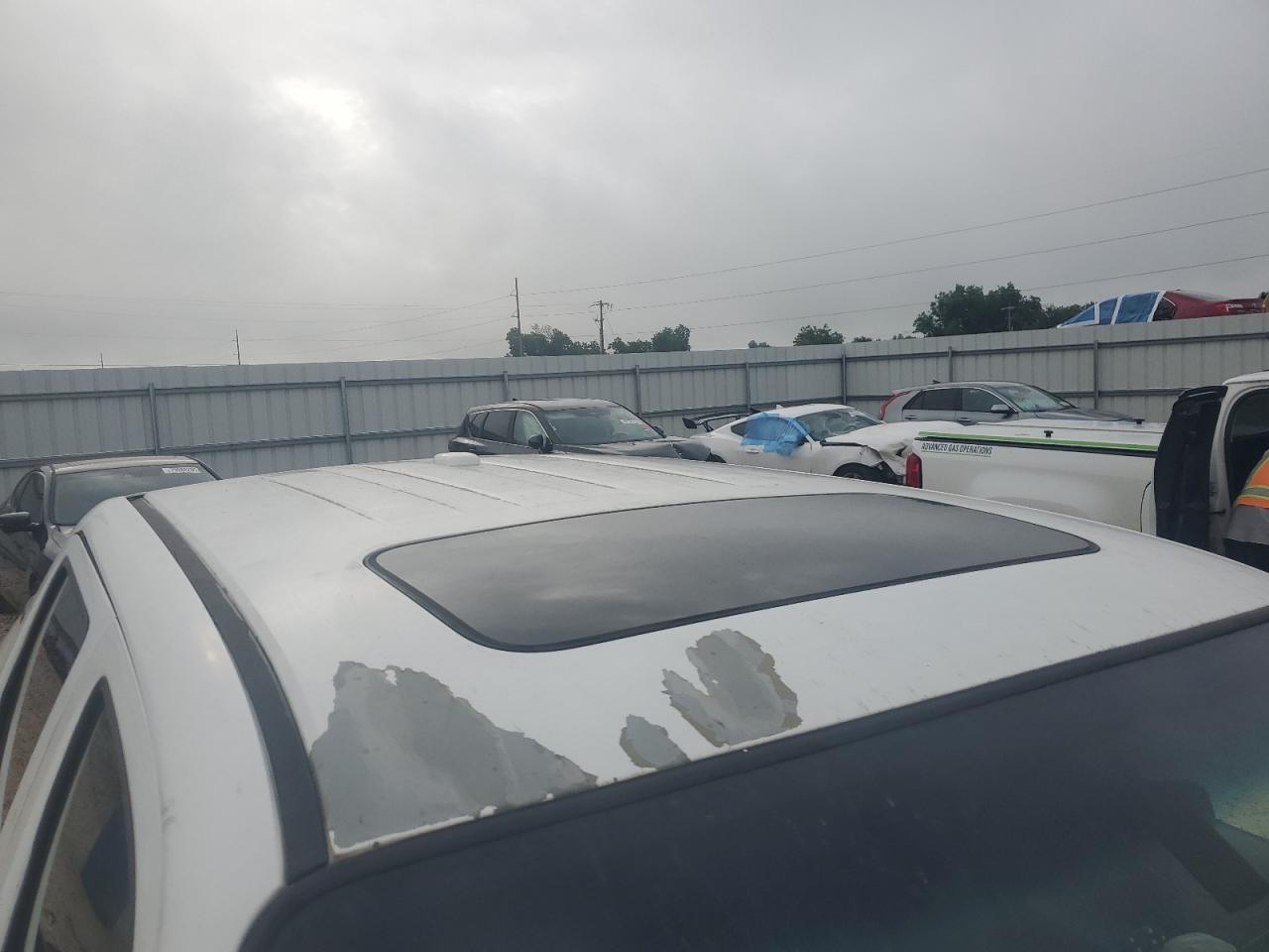 2012 Honda Ridgeline Rtl White vin: 5FPYK1F50CB452792 Damage: Roof, Peeling, > 12 Inches