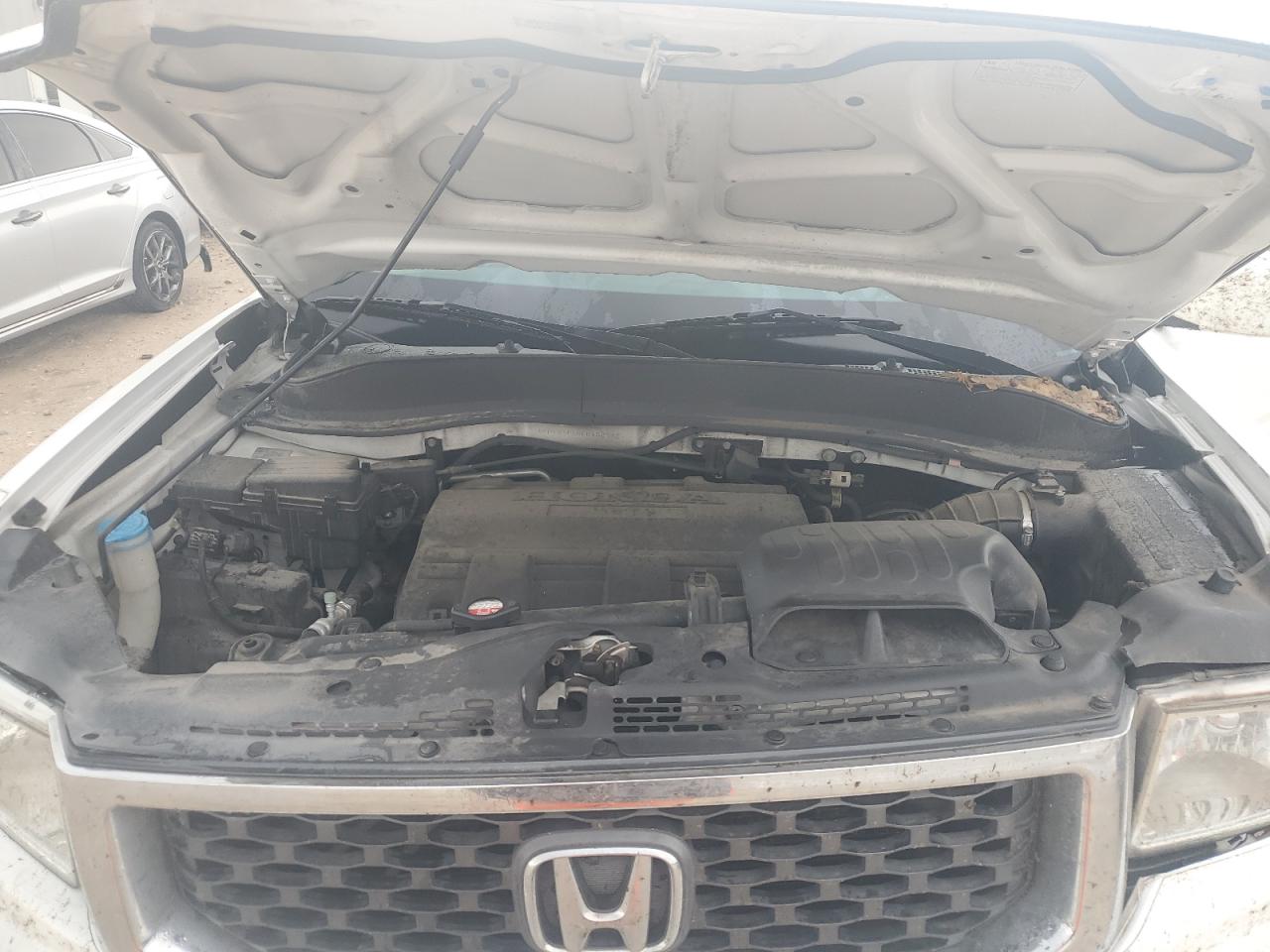 2012 Honda Ridgeline Rtl White vin: 5FPYK1F50CB452792 Damage: Left Front Rail, Kinked, > 12 Inches