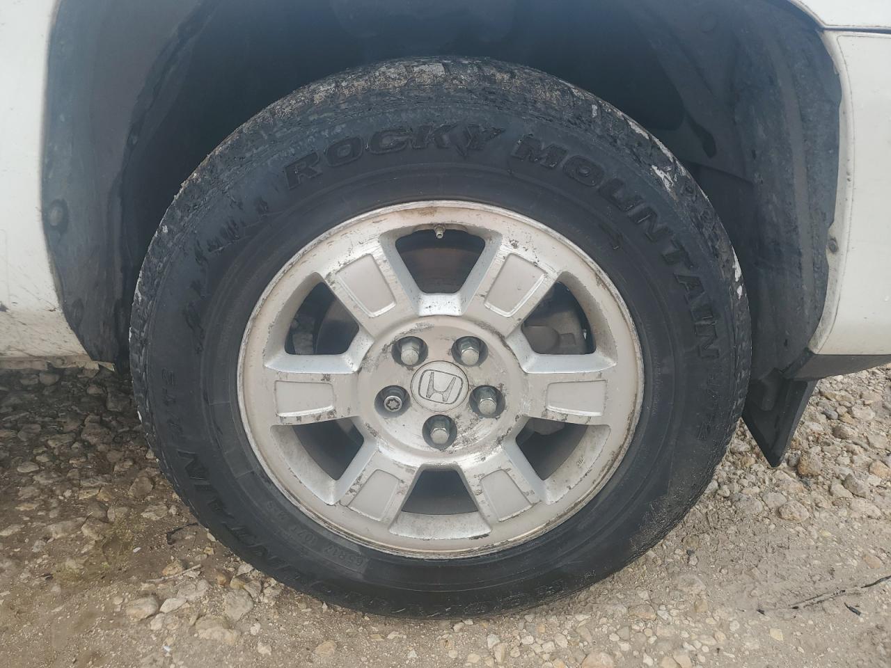 2012 Honda Ridgeline Rtl White vin: 5FPYK1F50CB452792 Damage: Right Front Wheel, Curb Rash, > 12 Inches