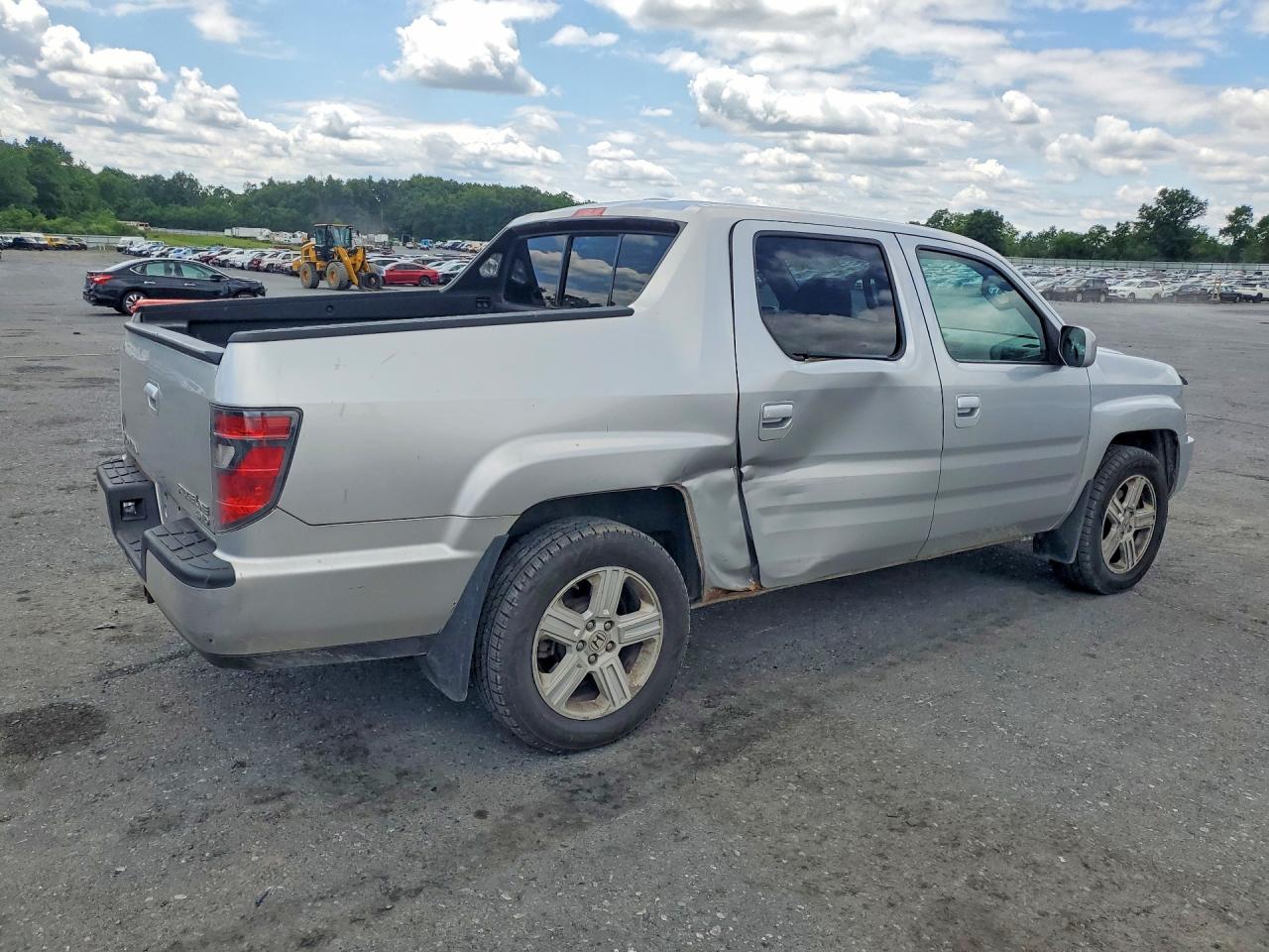 2013 Honda Ridgeline Silver vin: 5FPYK1F50DB012007