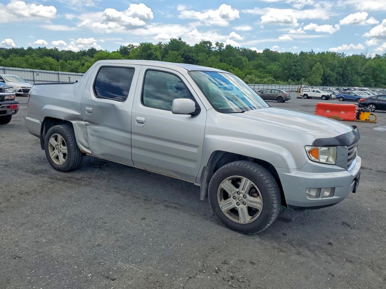 2013 Honda Ridgeline Silver vin: 5FPYK1F50DB012007