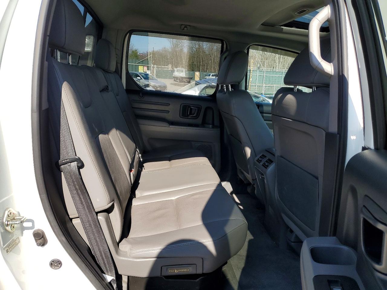 2014 Honda Ridgeline Rtl White vin: 5FPYK1F50EB004183