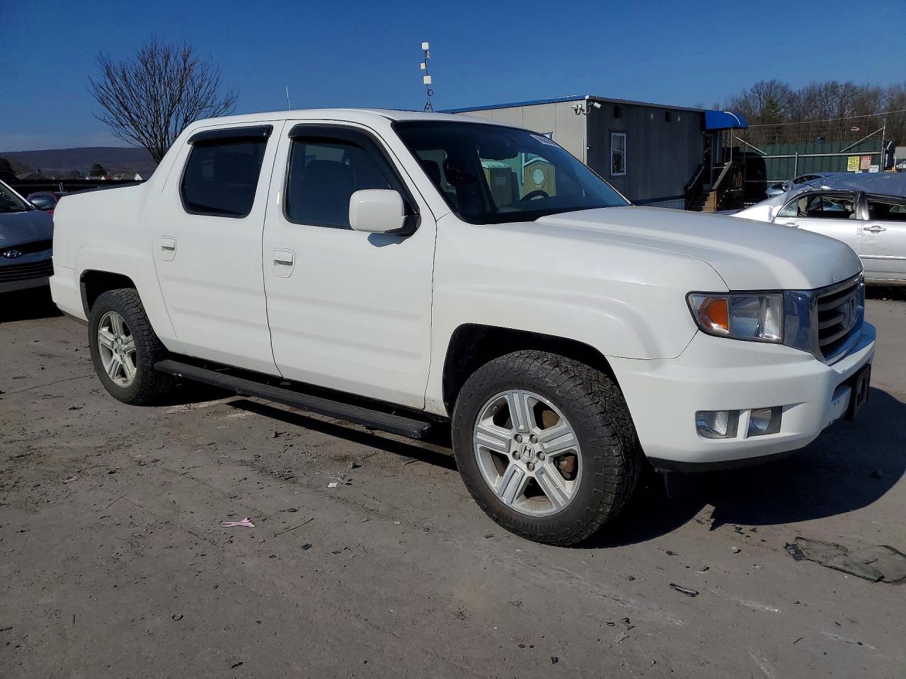 2014 Honda Ridgeline Rtl White vin: 5FPYK1F50EB004183
