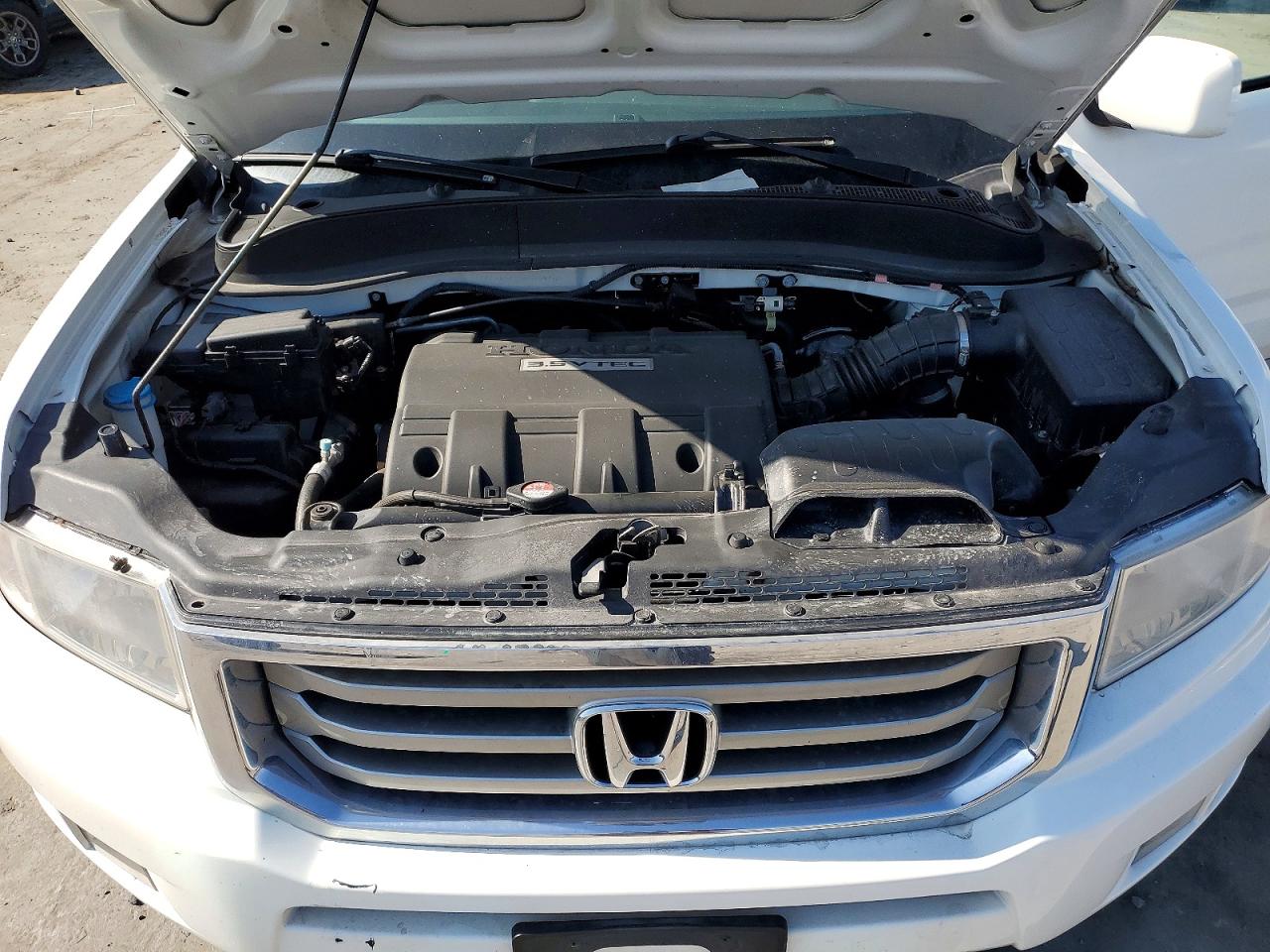 2014 Honda Ridgeline Rtl White vin: 5FPYK1F50EB004183