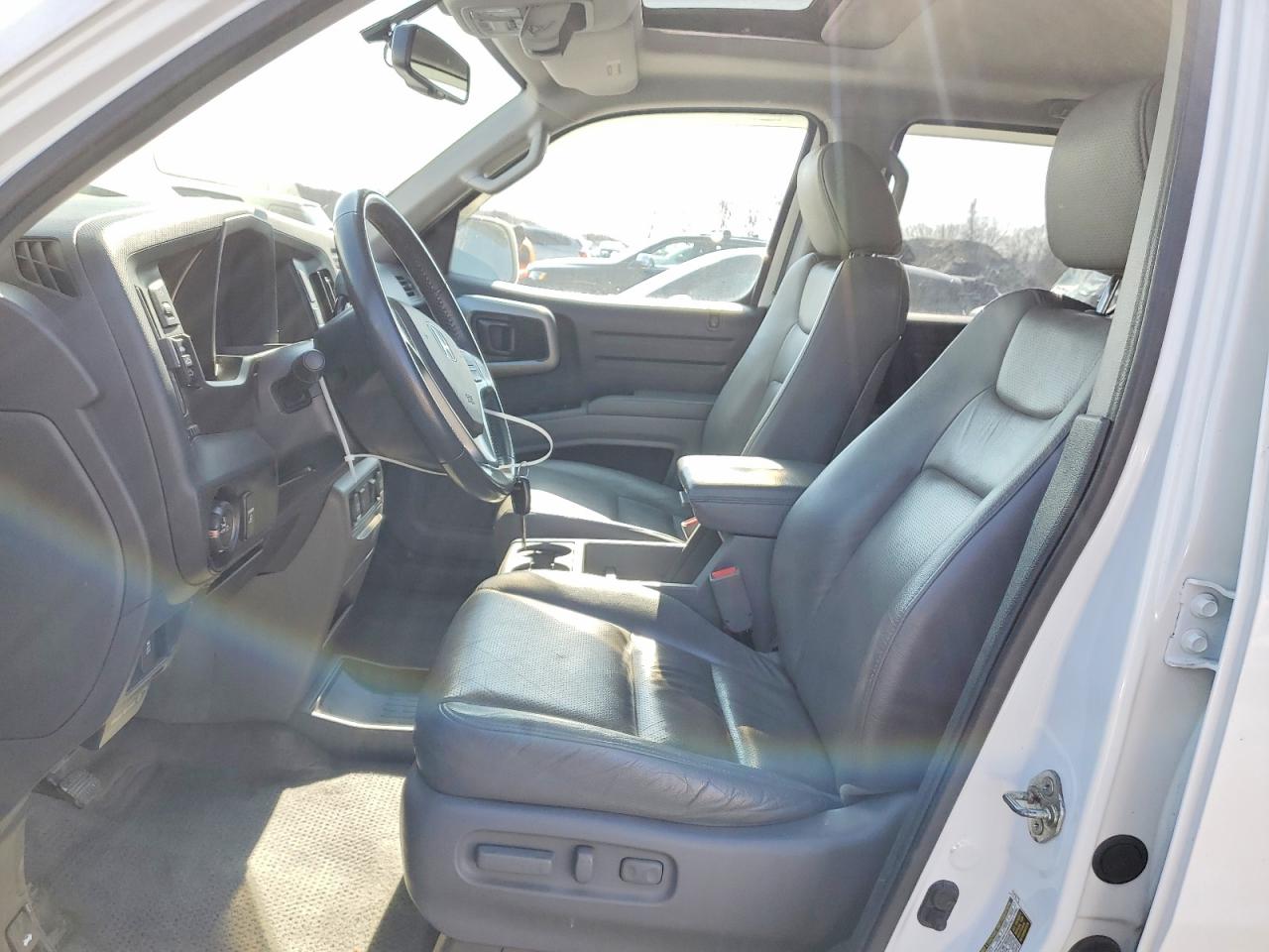 2014 Honda Ridgeline Rtl White vin: 5FPYK1F50EB004183
