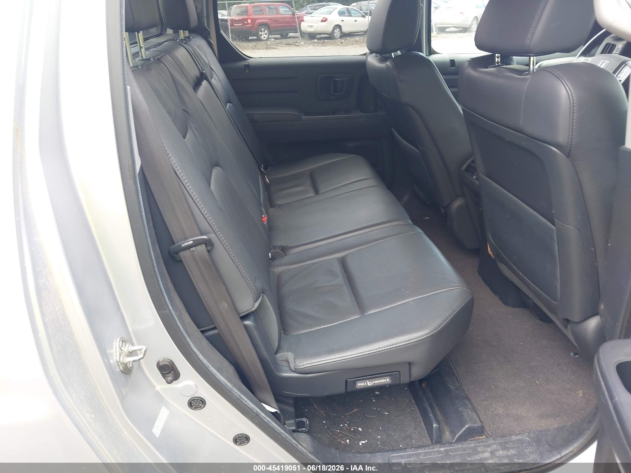 2010 Honda Ridgeline Rtl Silver vin: 5FPYK1F51AB007717