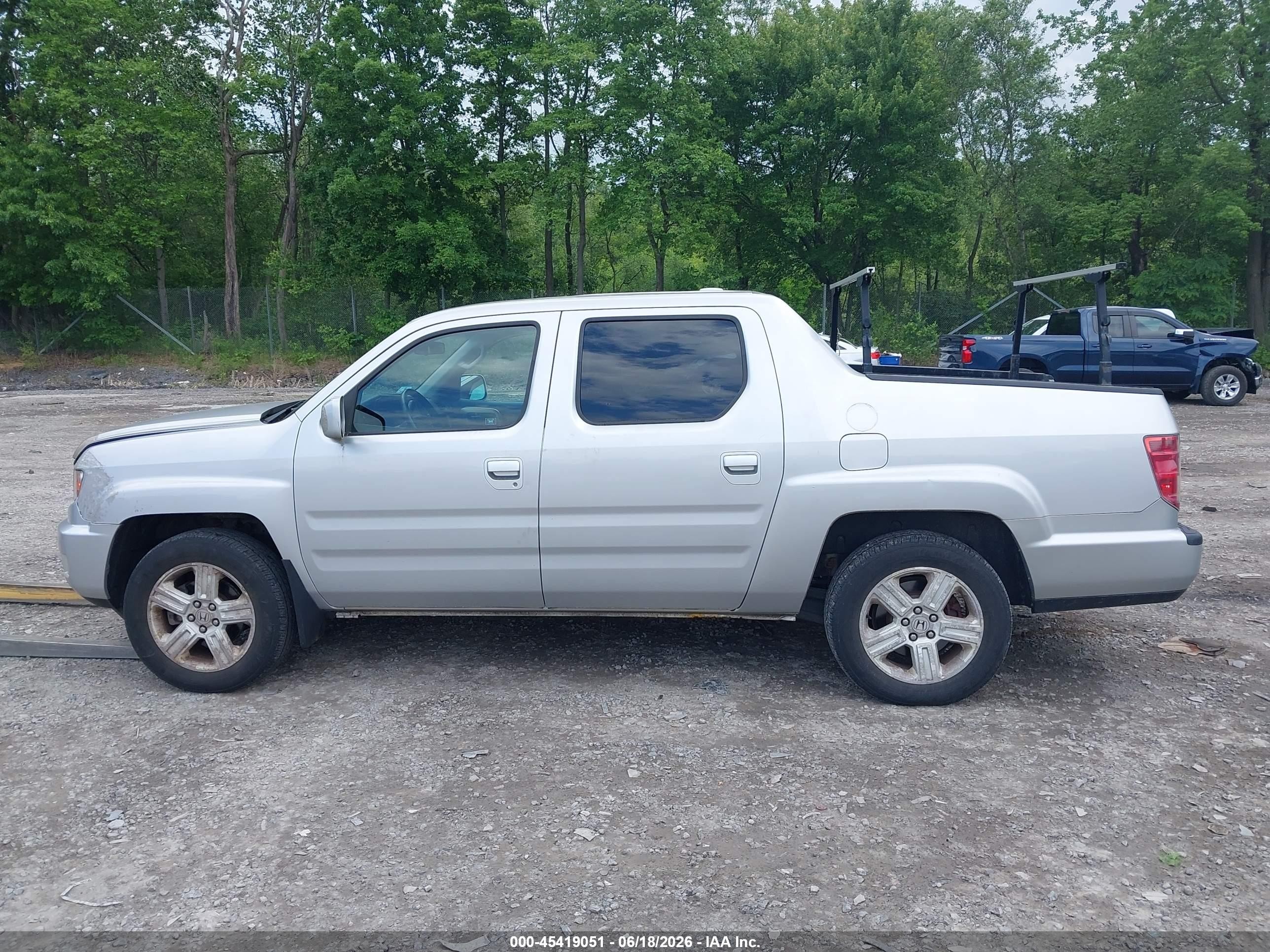 2010 Honda Ridgeline Rtl Silver vin: 5FPYK1F51AB007717