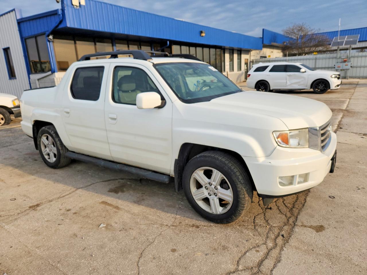 2014 Honda Ridgeline Rtl White vin: 5FPYK1F51EB004354