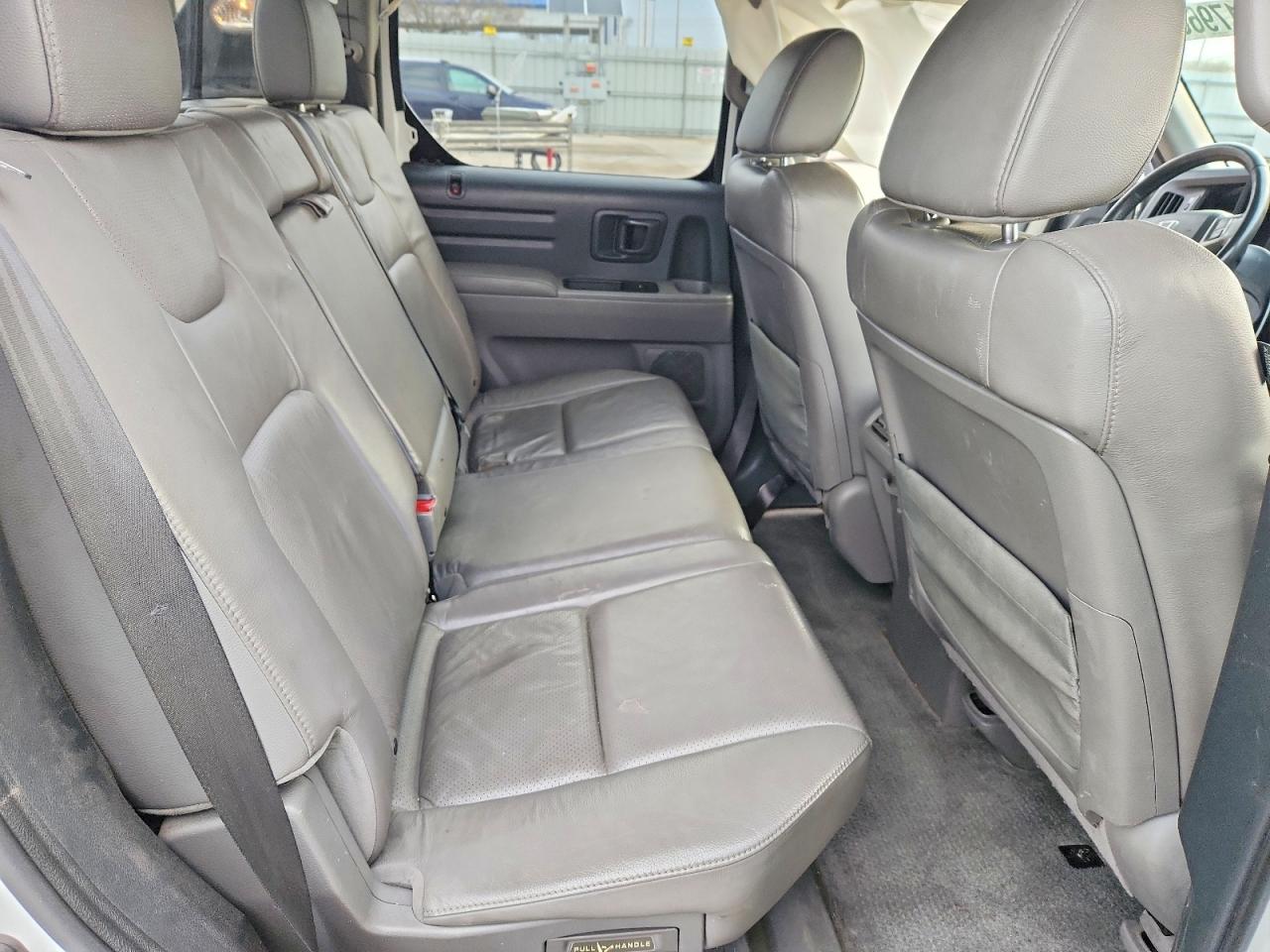 2014 Honda Ridgeline Rtl White vin: 5FPYK1F51EB004354
