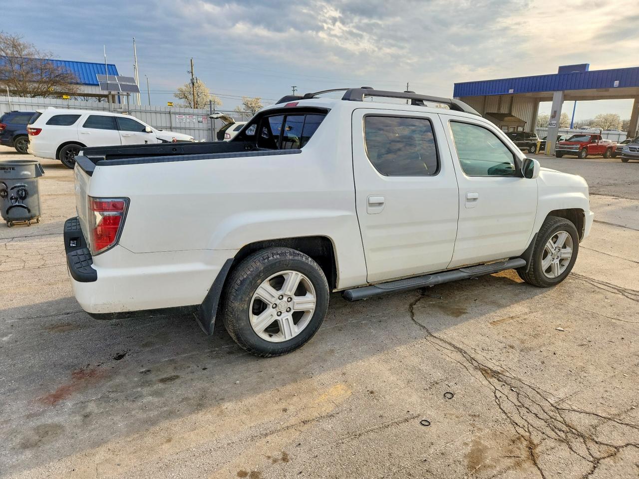 2014 Honda Ridgeline Rtl White vin: 5FPYK1F51EB004354