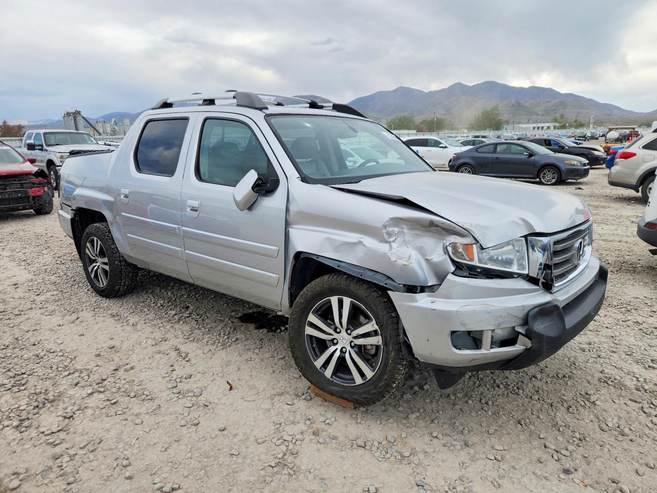 2014 Honda Ridgeline Rtl Silver vin: 5FPYK1F51EB012857