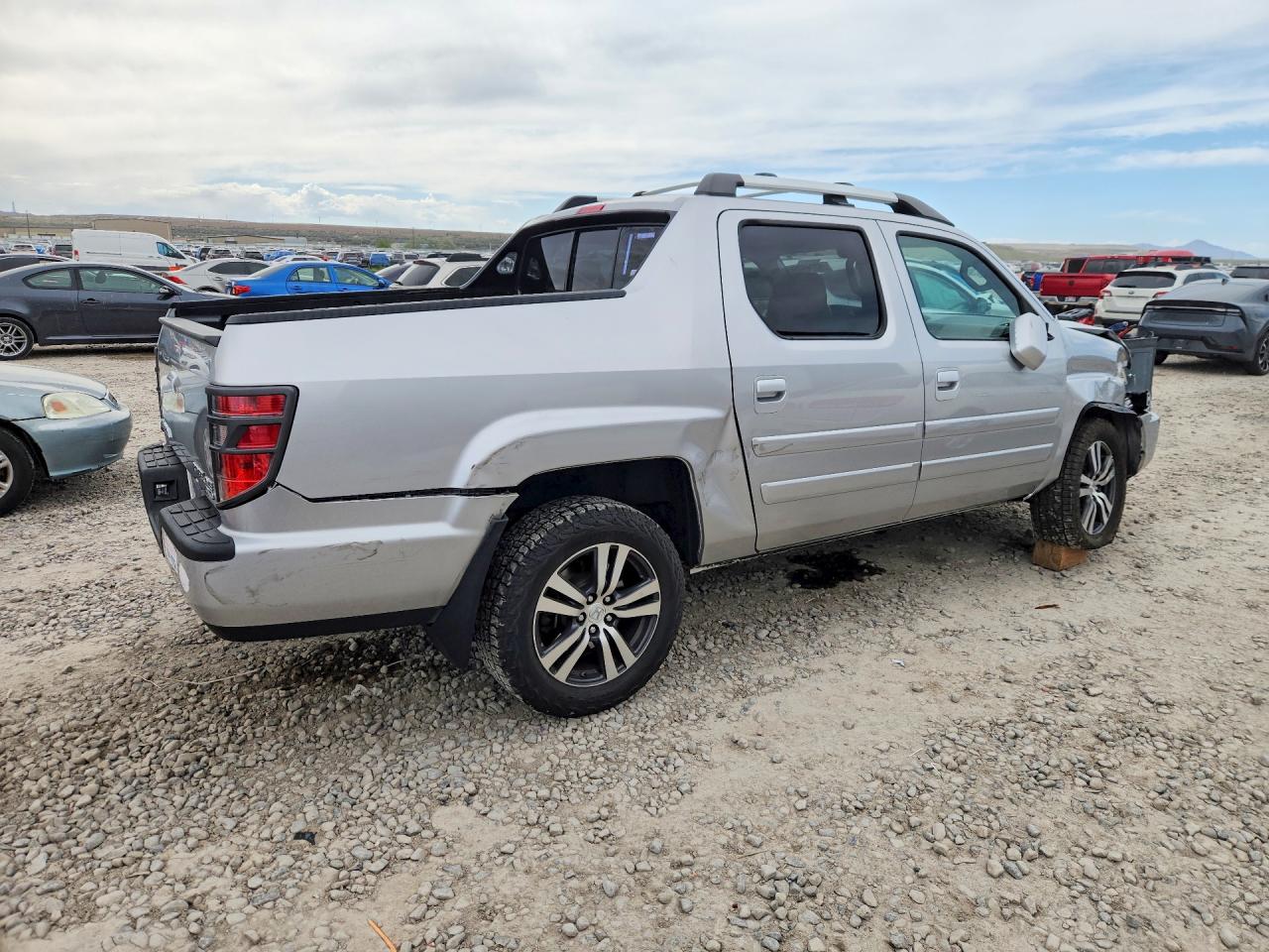 2014 Honda Ridgeline Rtl Silver vin: 5FPYK1F51EB012857