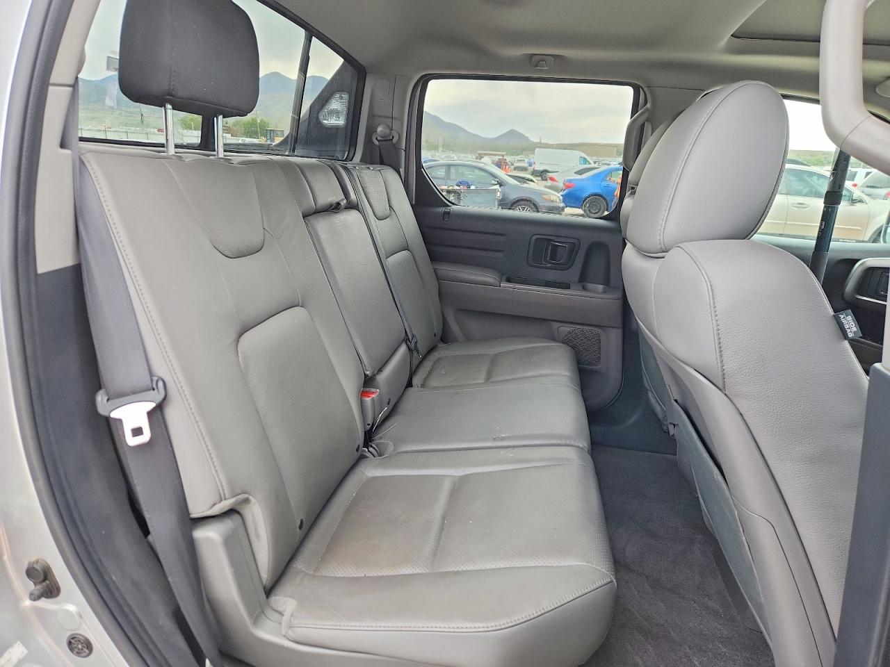 2014 Honda Ridgeline Rtl Silver vin: 5FPYK1F51EB012857
