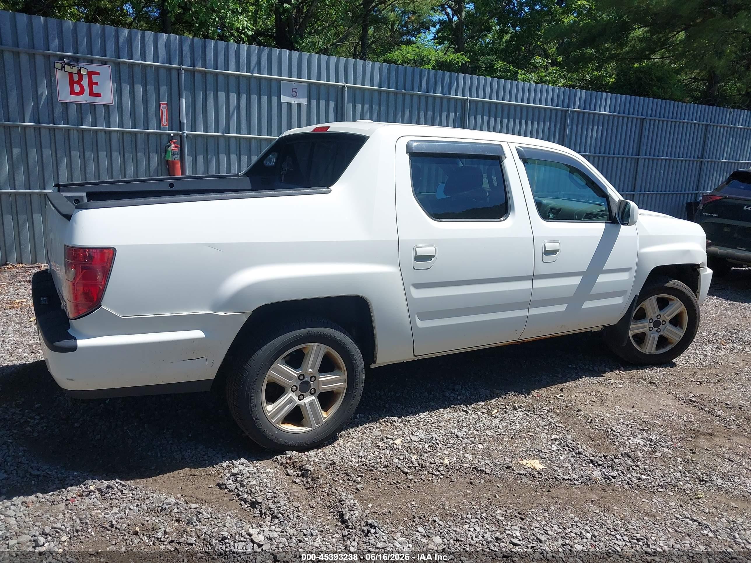 2011 Honda Ridgeline Rtl White vin: 5FPYK1F54BB452423