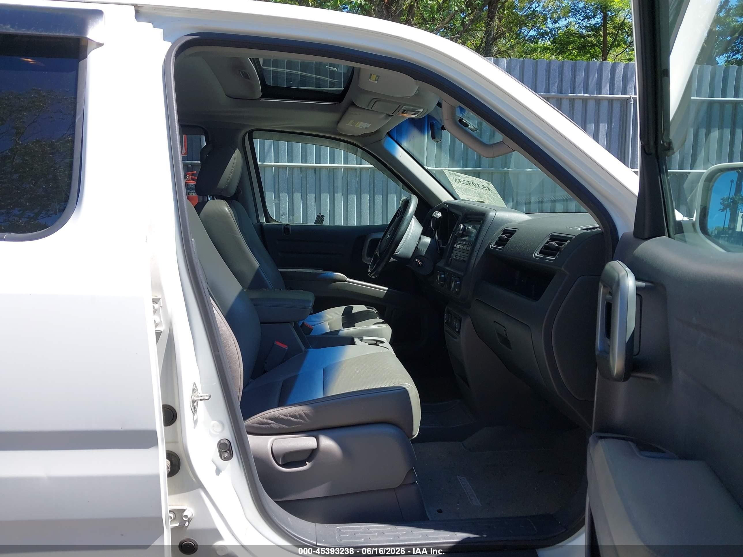 2011 Honda Ridgeline Rtl White vin: 5FPYK1F54BB452423