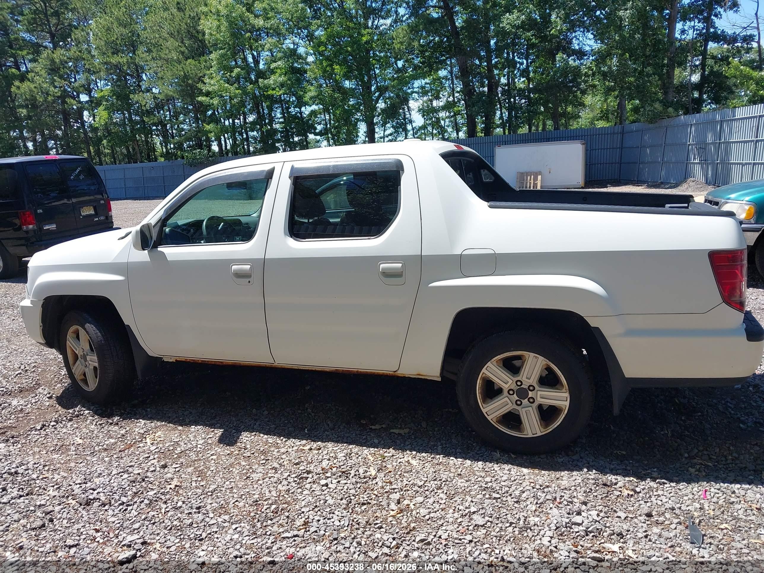 2011 Honda Ridgeline Rtl White vin: 5FPYK1F54BB452423