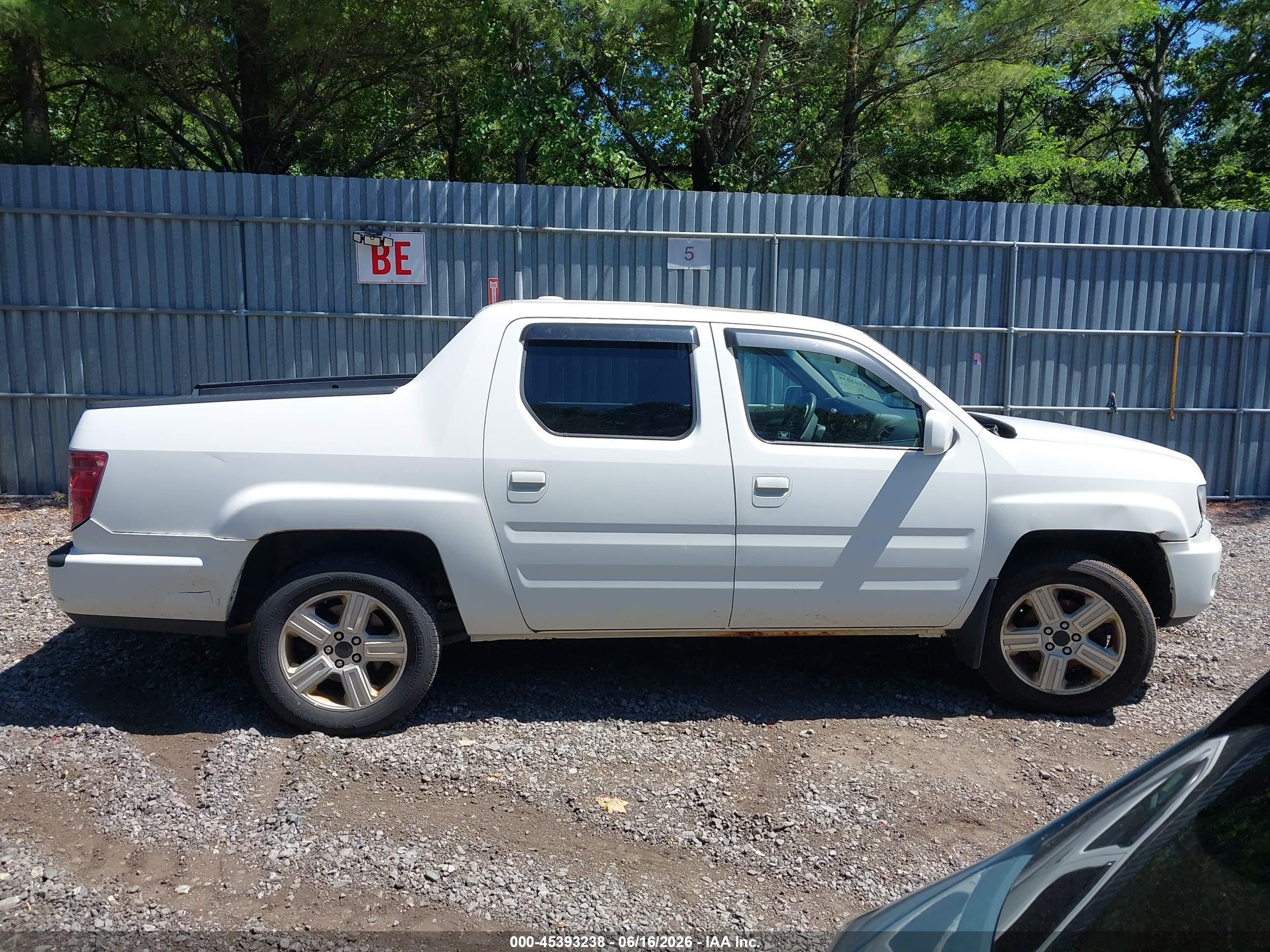 2011 Honda Ridgeline Rtl White vin: 5FPYK1F54BB452423