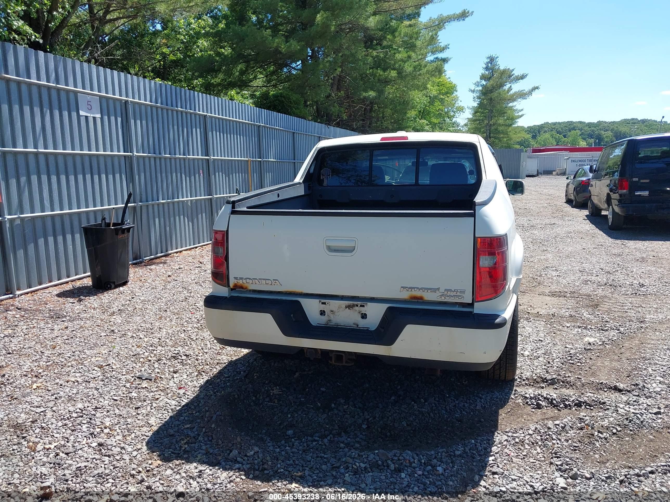 2011 Honda Ridgeline Rtl White vin: 5FPYK1F54BB452423