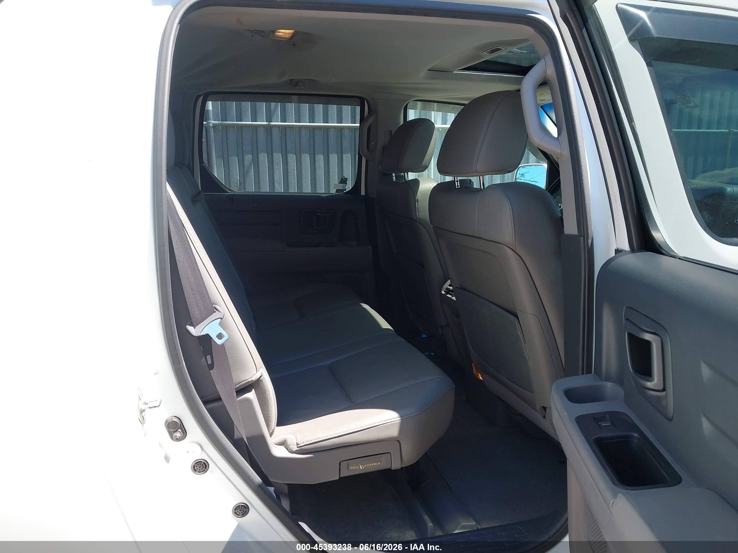 2011 Honda Ridgeline Rtl White vin: 5FPYK1F54BB452423