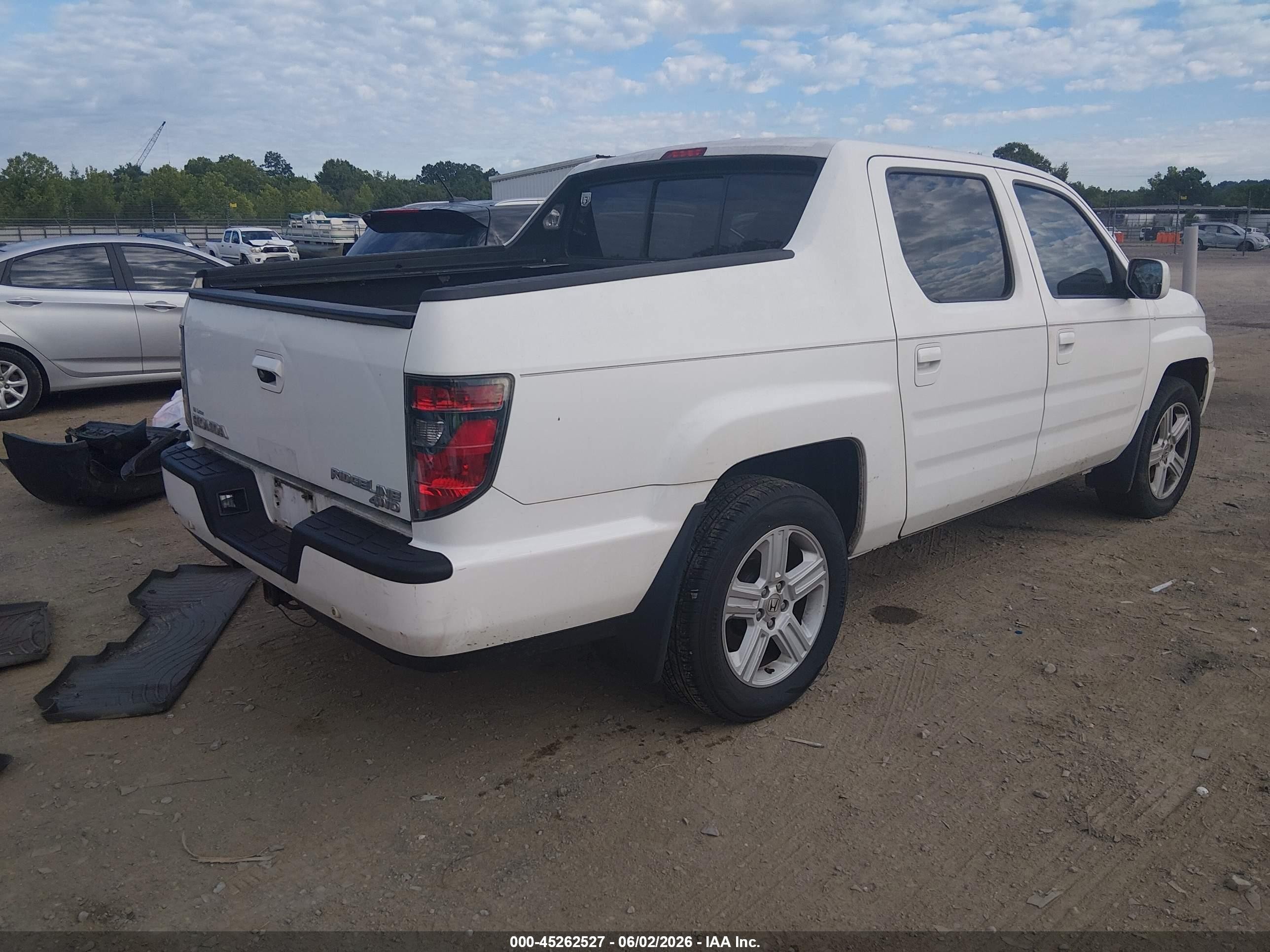 2013 Honda Ridgeline Rtl White vin: 5FPYK1F54DB011653