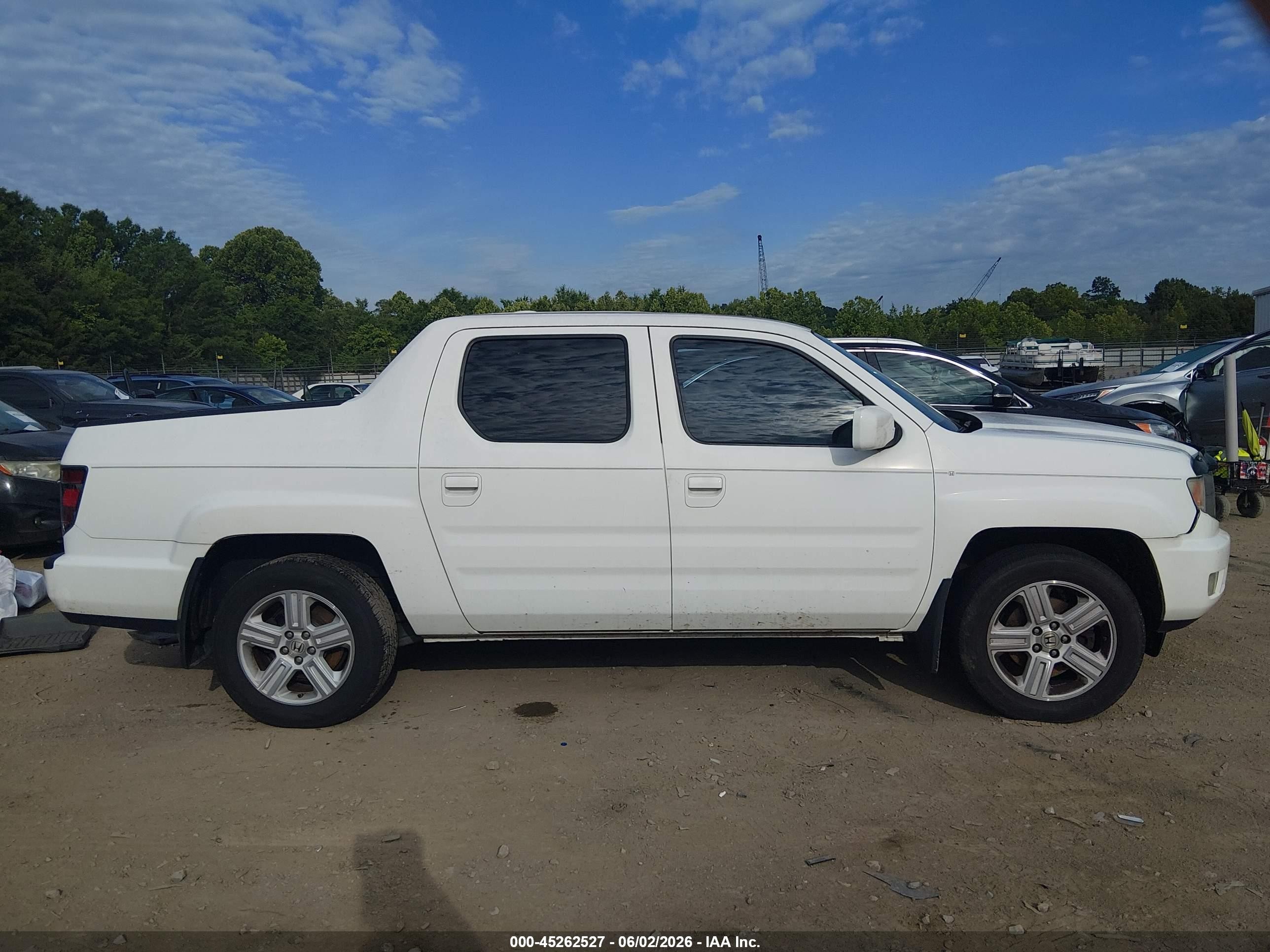 2013 Honda Ridgeline Rtl White vin: 5FPYK1F54DB011653
