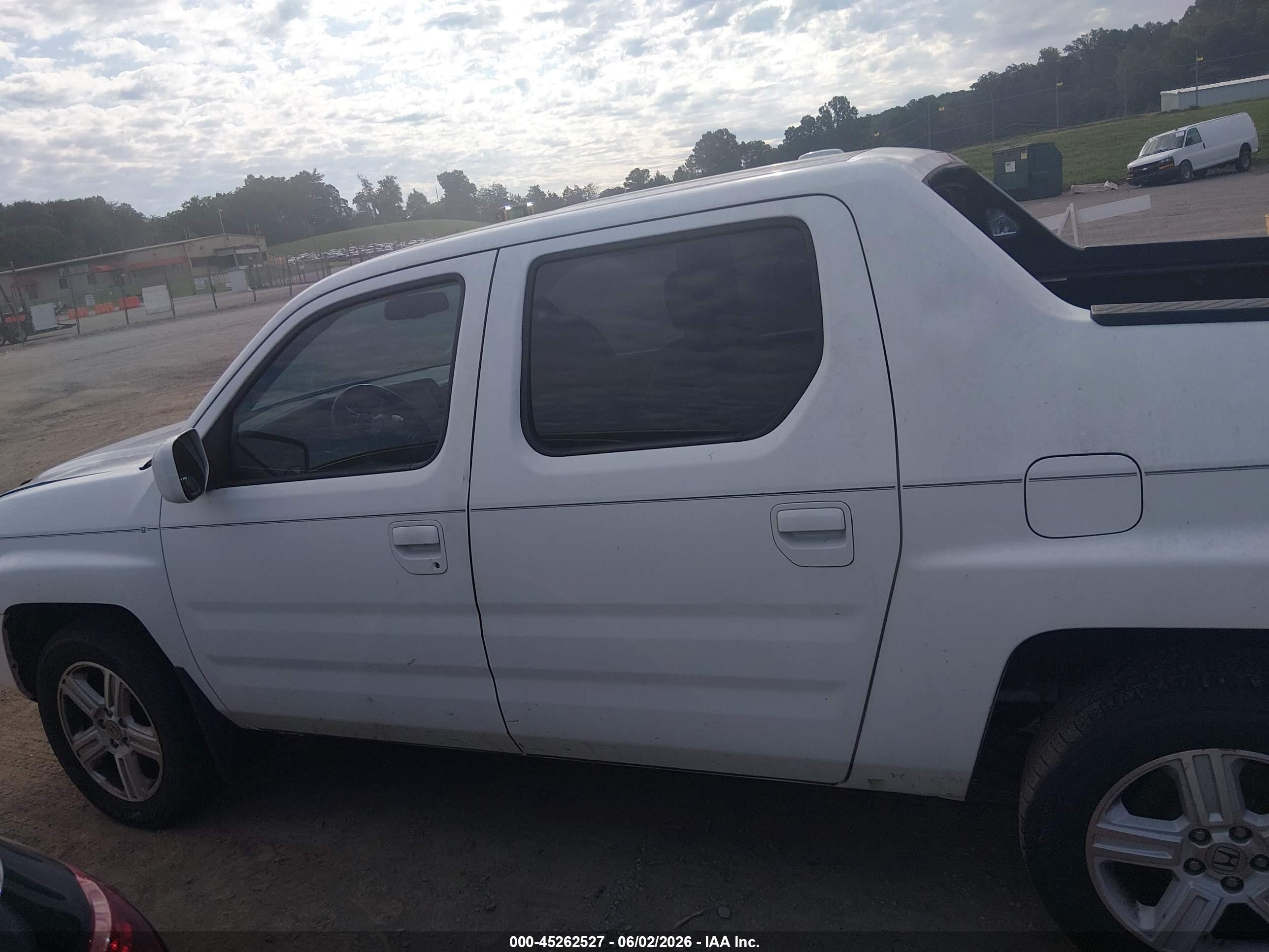 2013 Honda Ridgeline Rtl White vin: 5FPYK1F54DB011653