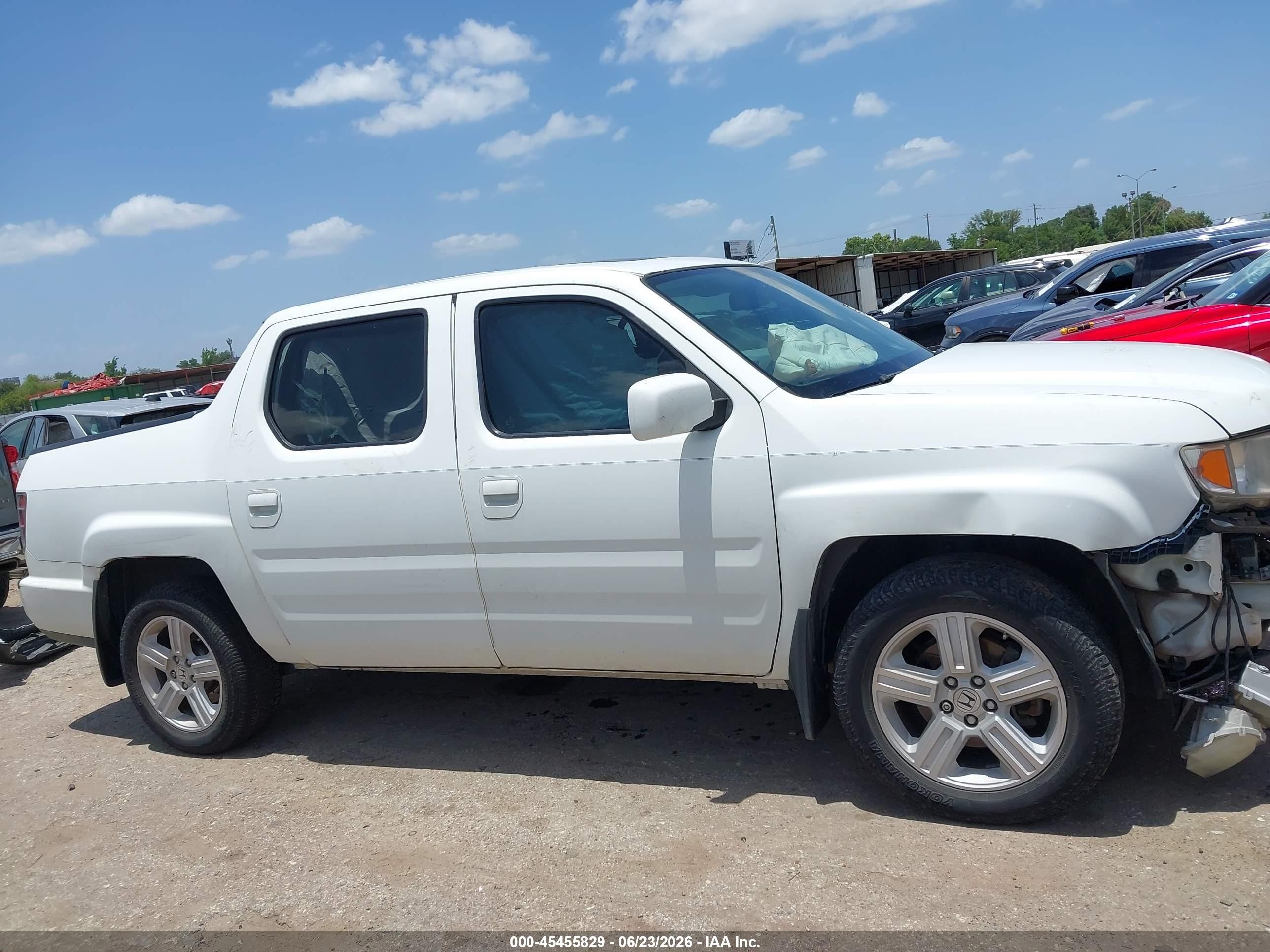 2014 Honda Ridgeline Rtl White vin: 5FPYK1F54EB005935