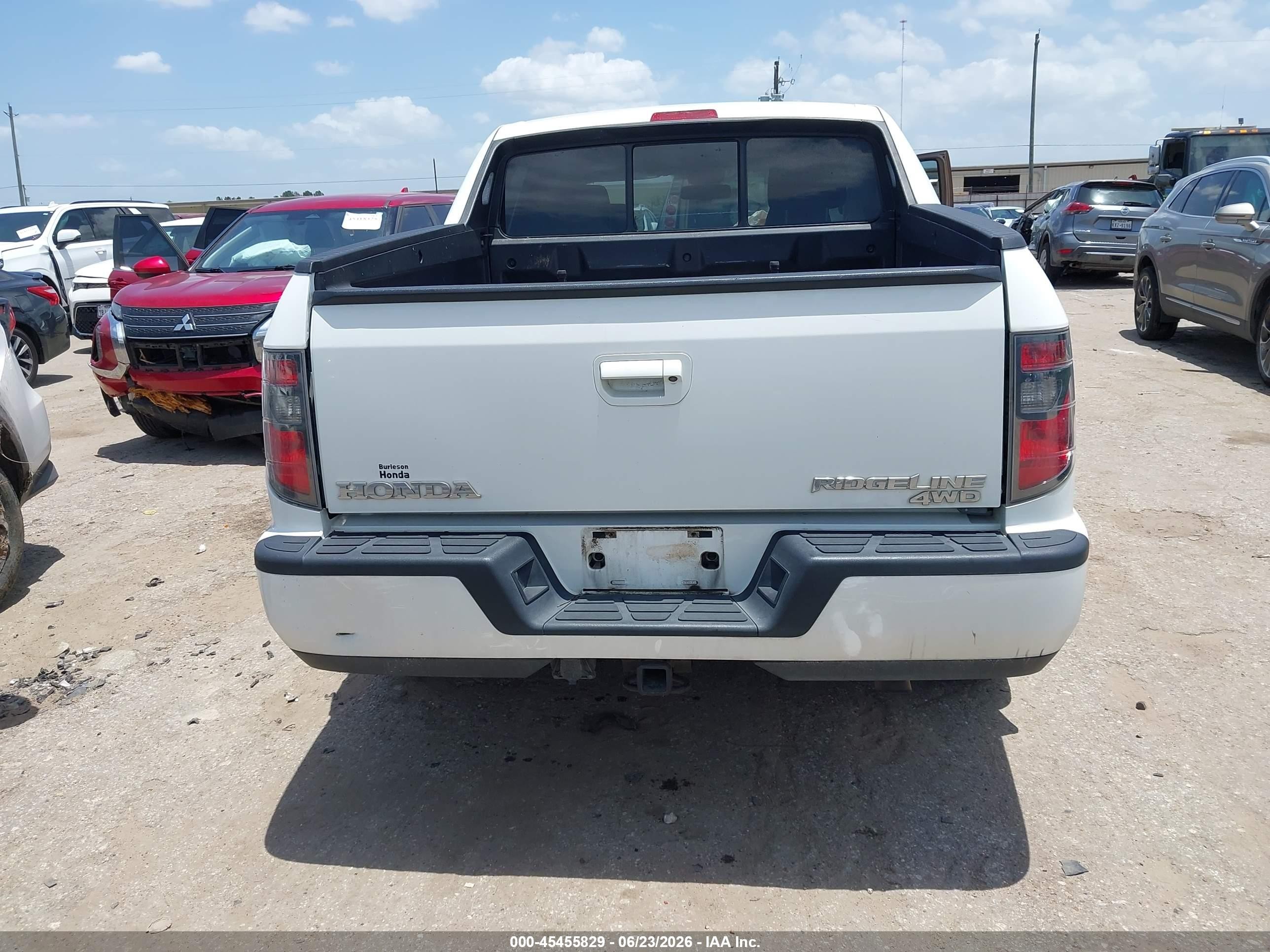 2014 Honda Ridgeline Rtl White vin: 5FPYK1F54EB005935