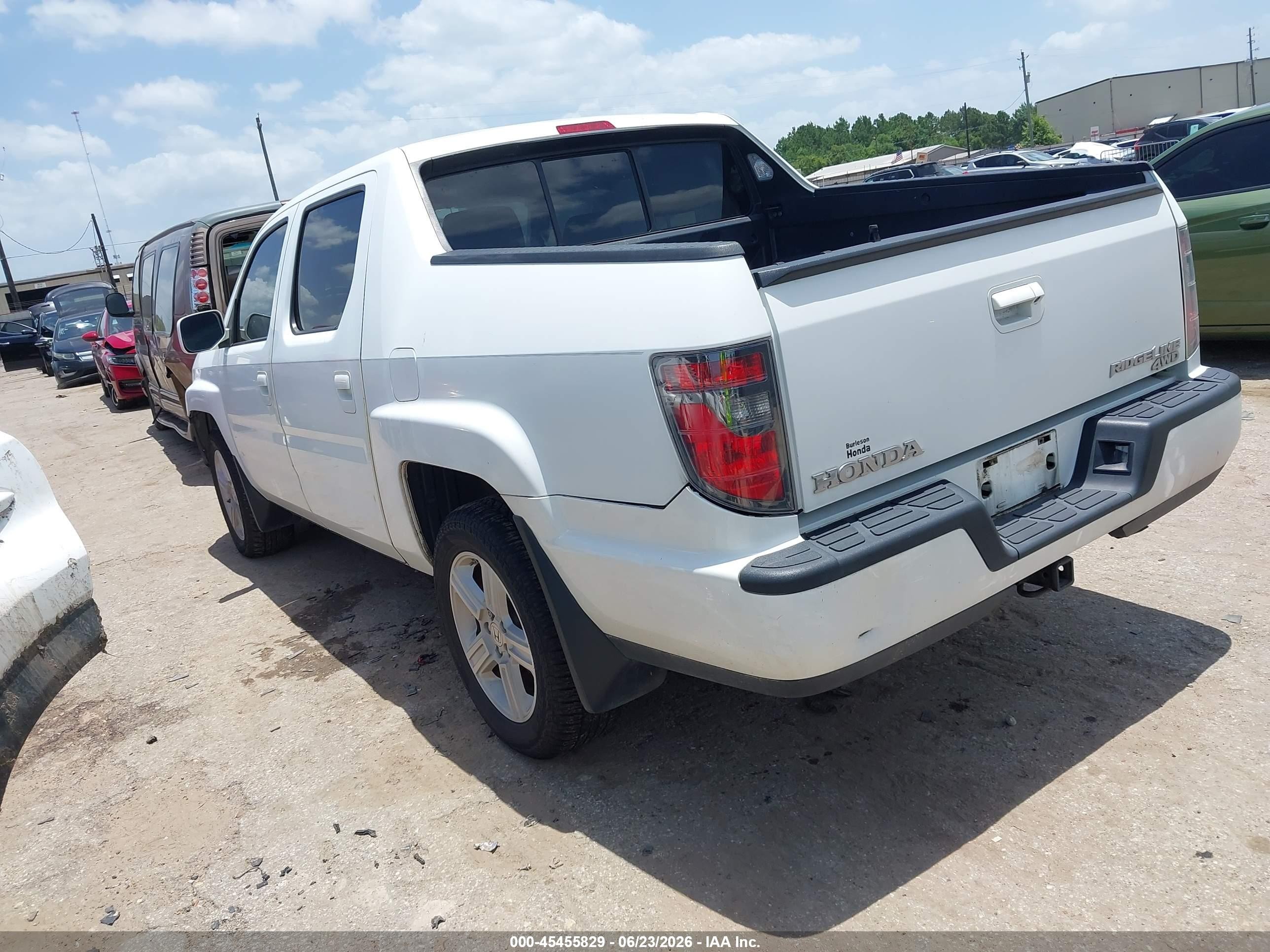 2014 Honda Ridgeline Rtl White vin: 5FPYK1F54EB005935