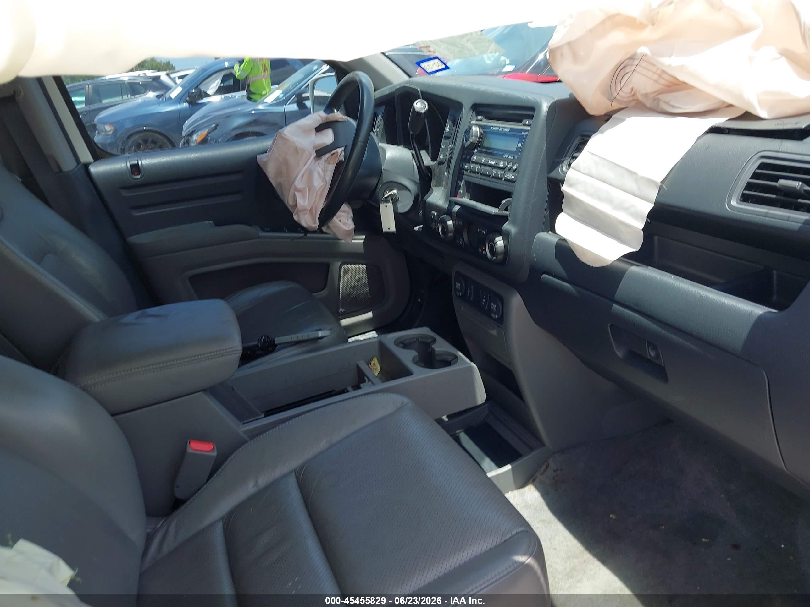 2014 Honda Ridgeline Rtl White vin: 5FPYK1F54EB005935