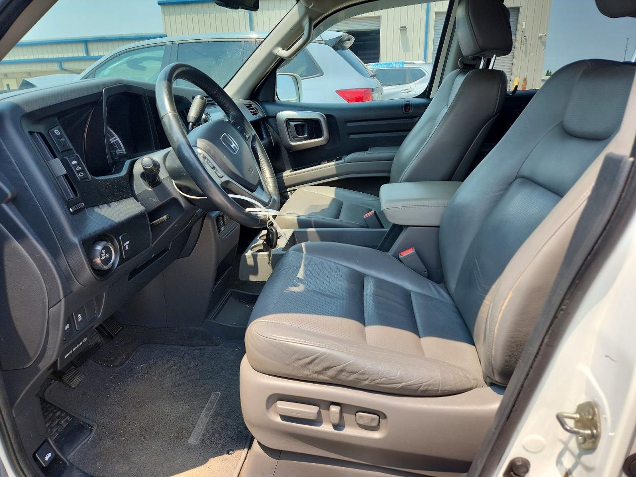 2014 Honda Ridgeline Rtl White vin: 5FPYK1F55EB001568