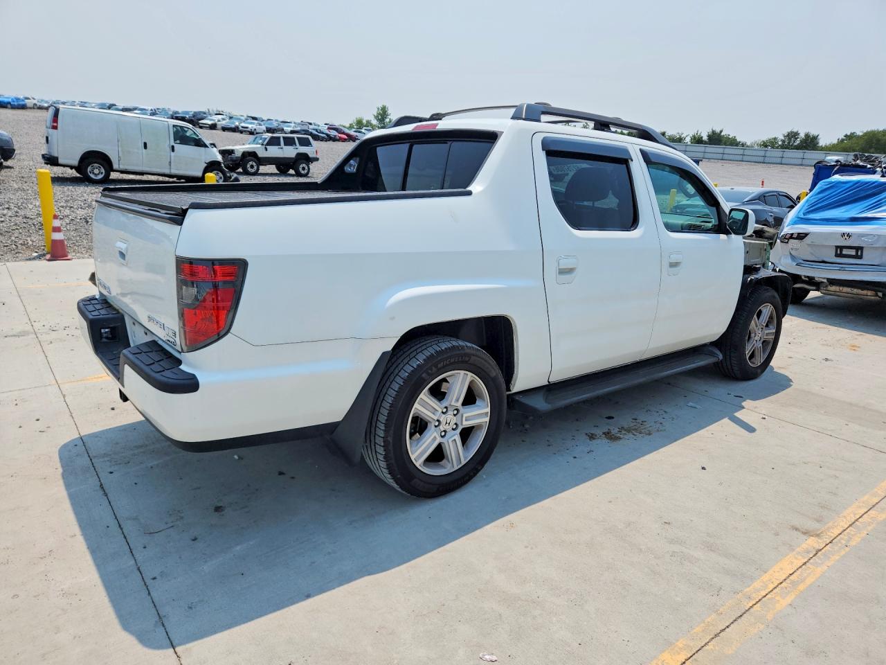 2014 Honda Ridgeline Rtl White vin: 5FPYK1F55EB001568