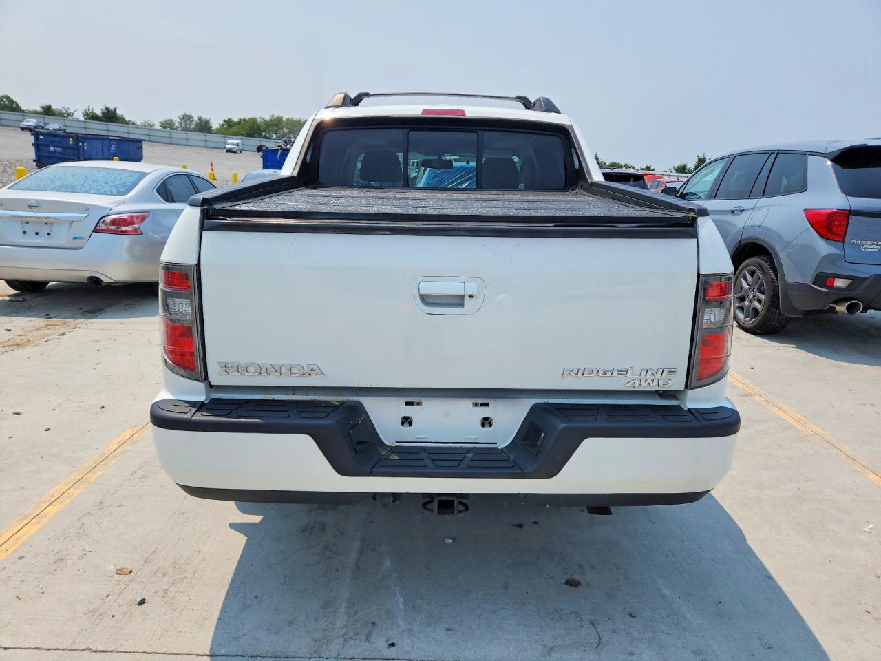 2014 Honda Ridgeline Rtl White vin: 5FPYK1F55EB001568