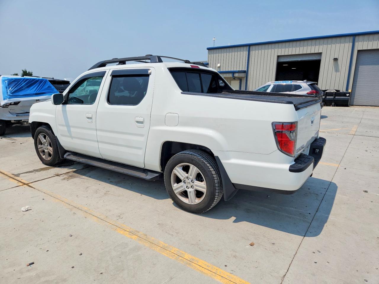 2014 Honda Ridgeline Rtl White vin: 5FPYK1F55EB001568