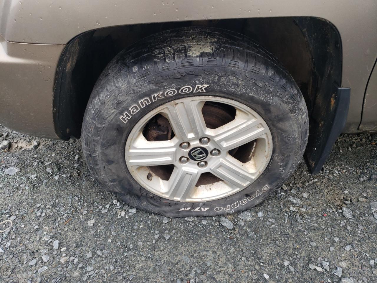 2010 Honda Ridgeline Rtl Gold vin: 5FPYK1F57AB501449 Damage: Left Front Tire, Cut, Replacement Required