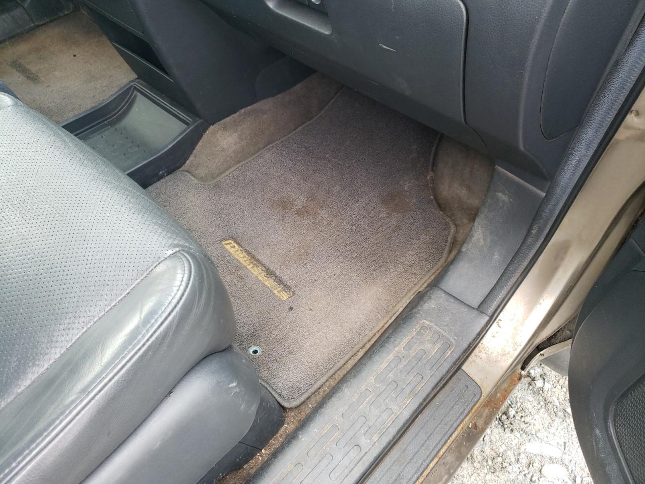 2010 Honda Ridgeline Rtl Gold vin: 5FPYK1F57AB501449 Damage: Right Front Carpet, Stained, Permanent