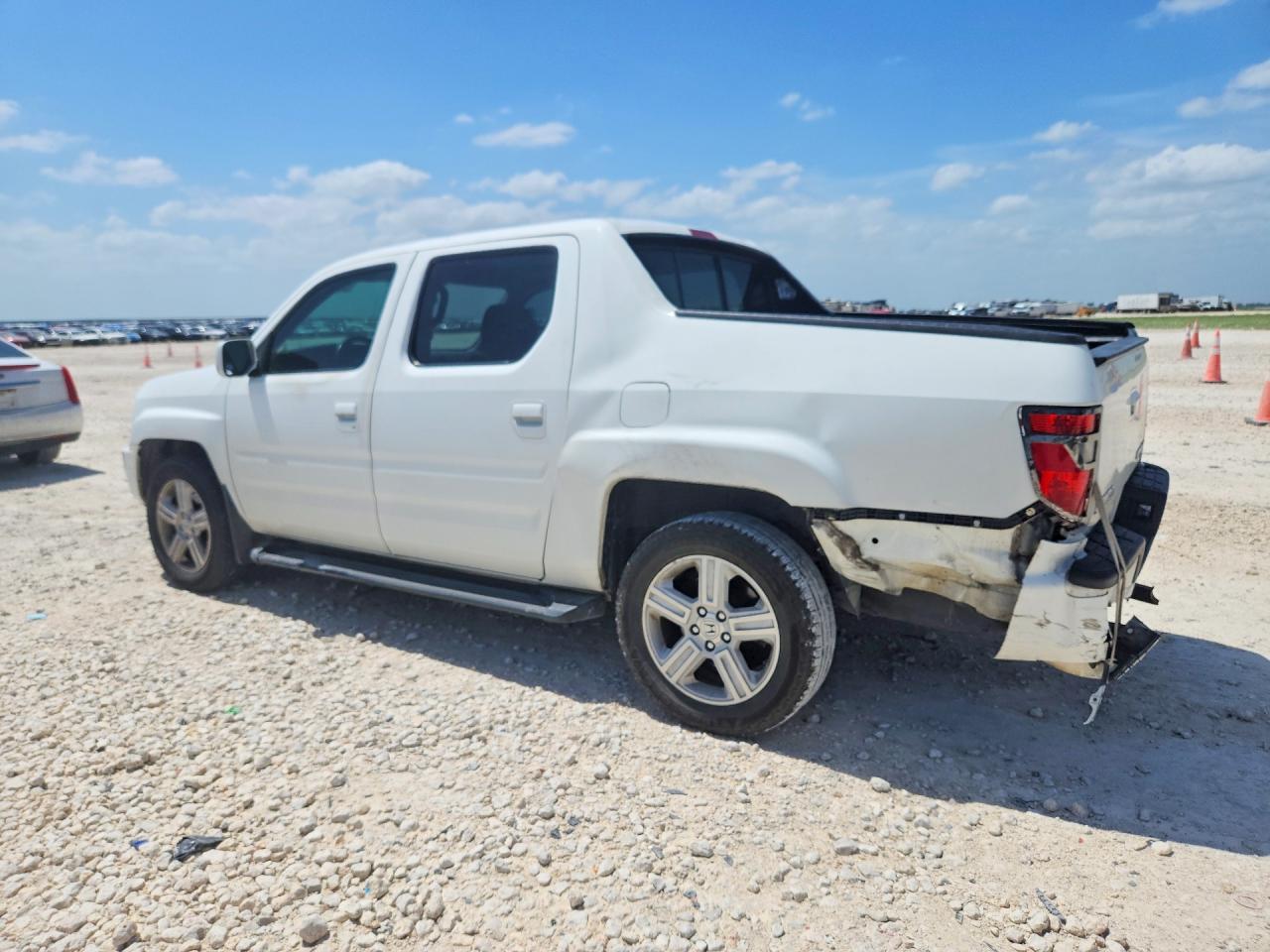 2013 Honda Ridgeline Rtl White vin: 5FPYK1F57DB019018