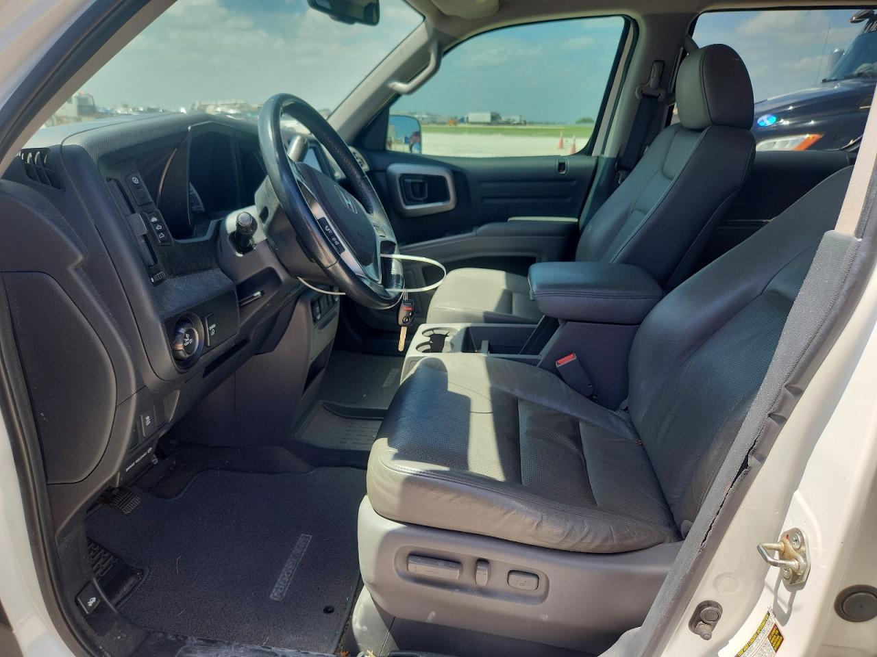 2013 Honda Ridgeline Rtl White vin: 5FPYK1F57DB019018